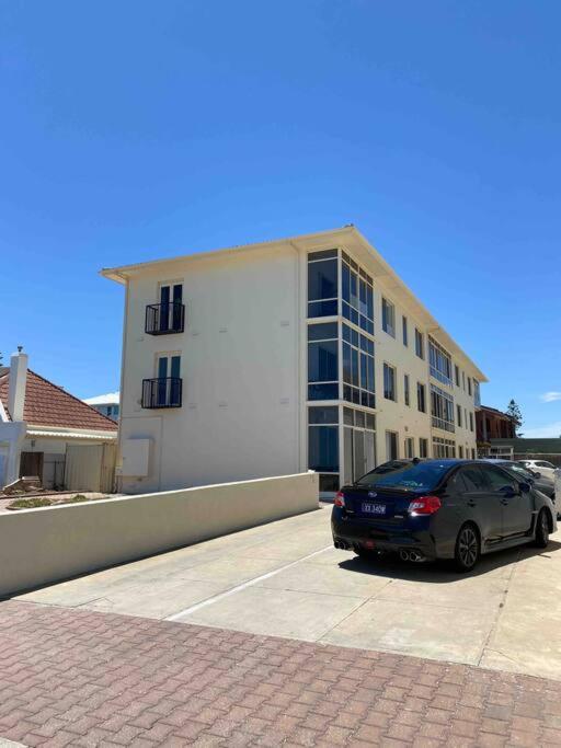 entire beachfront apartment 5 Esplanades seaviews