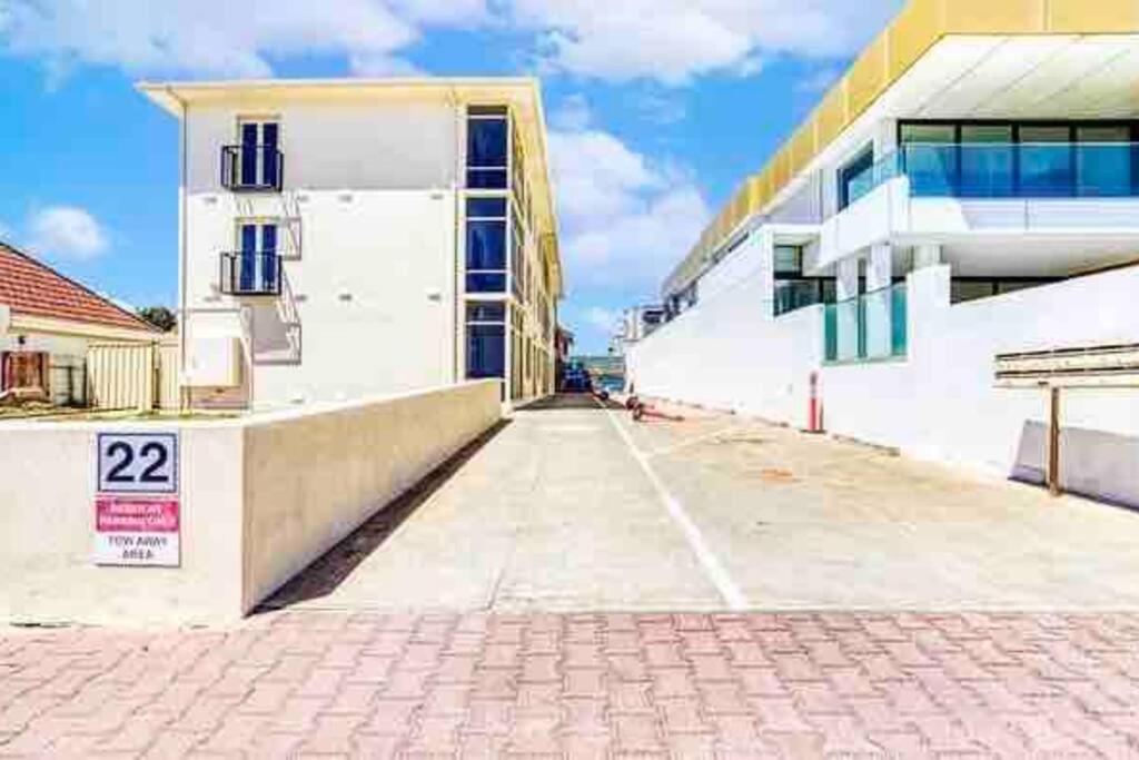 entire beachfront apartment 5 Esplanades seaviews