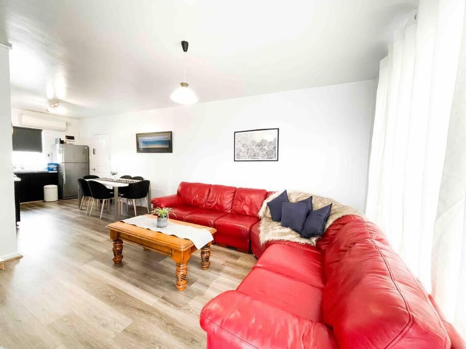 entire beachfront apartment 5 Esplanades seaviews