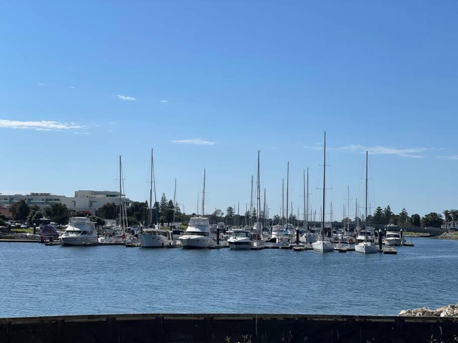 entire beachfront apartment 5 Esplanades seaviews