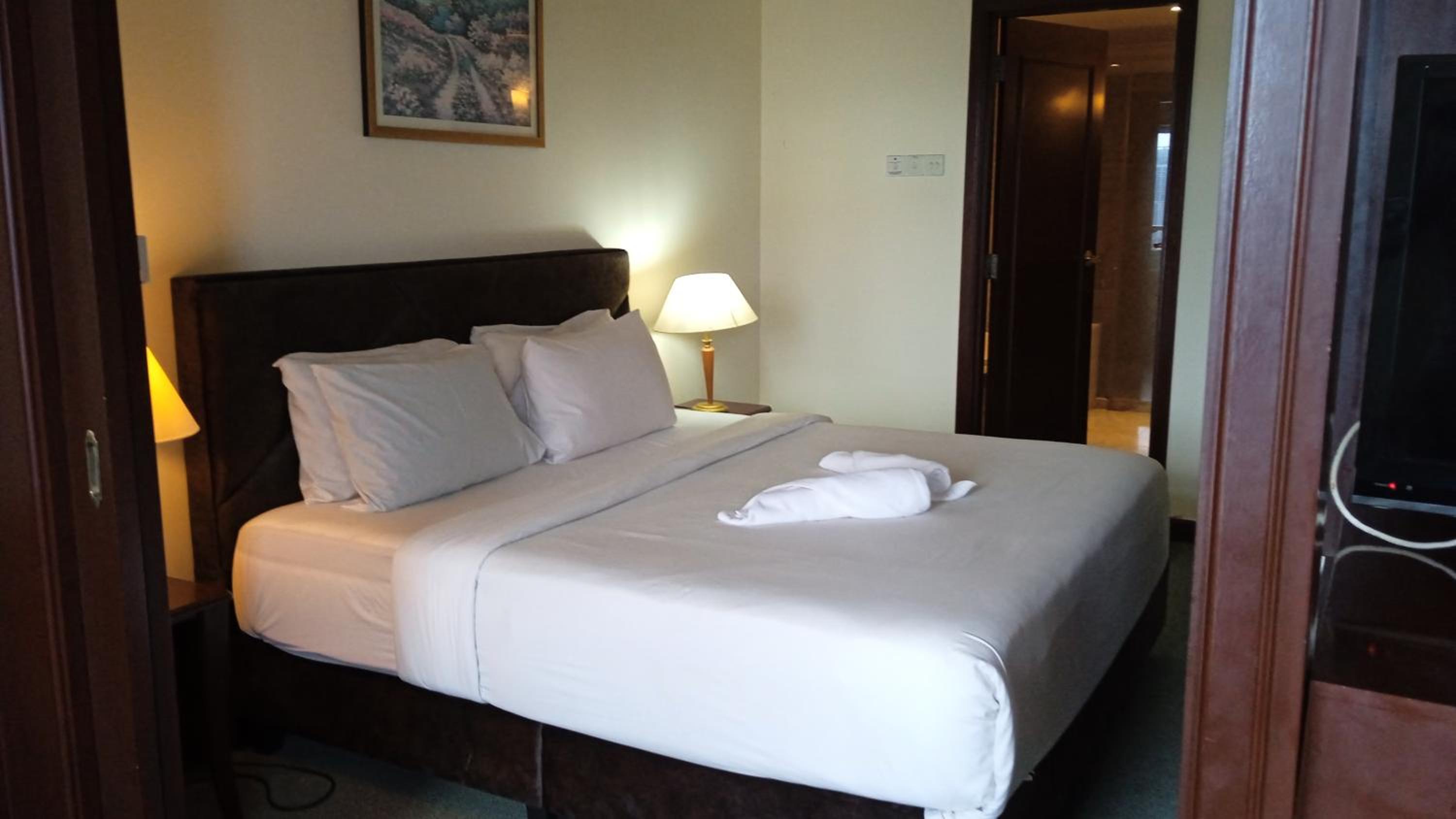 Visitor Service Suits at Times Square Bukitbintang K L