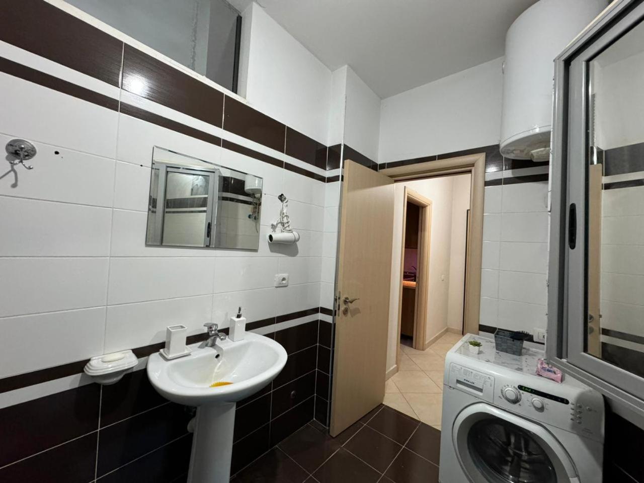 Apartament me qira ditore Astir