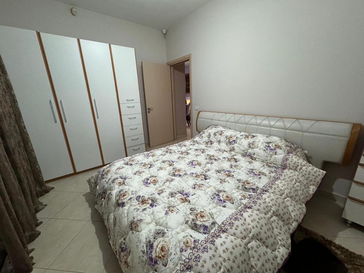 Apartament me qira ditore Astir