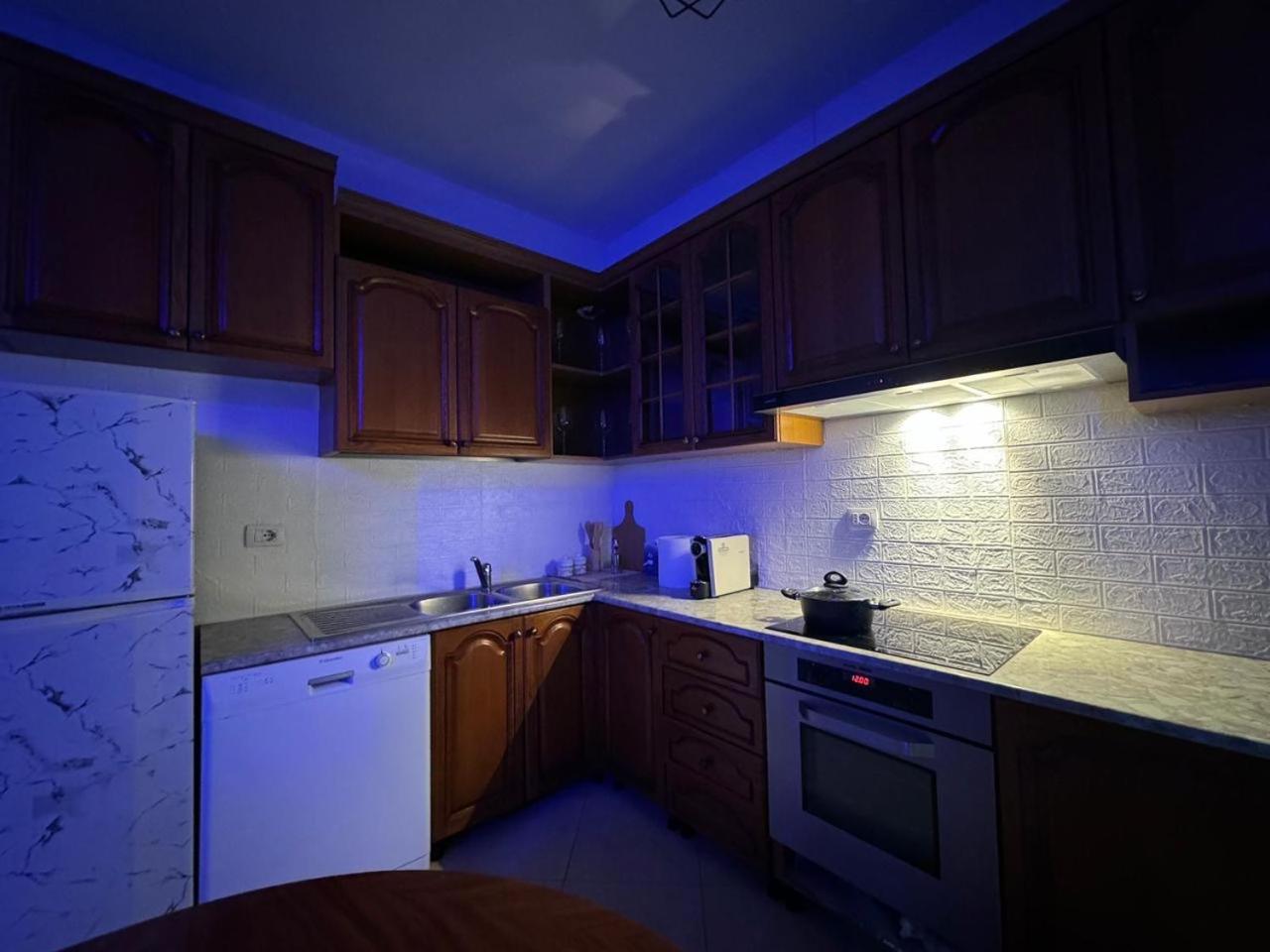 Apartament me qira ditore Astir