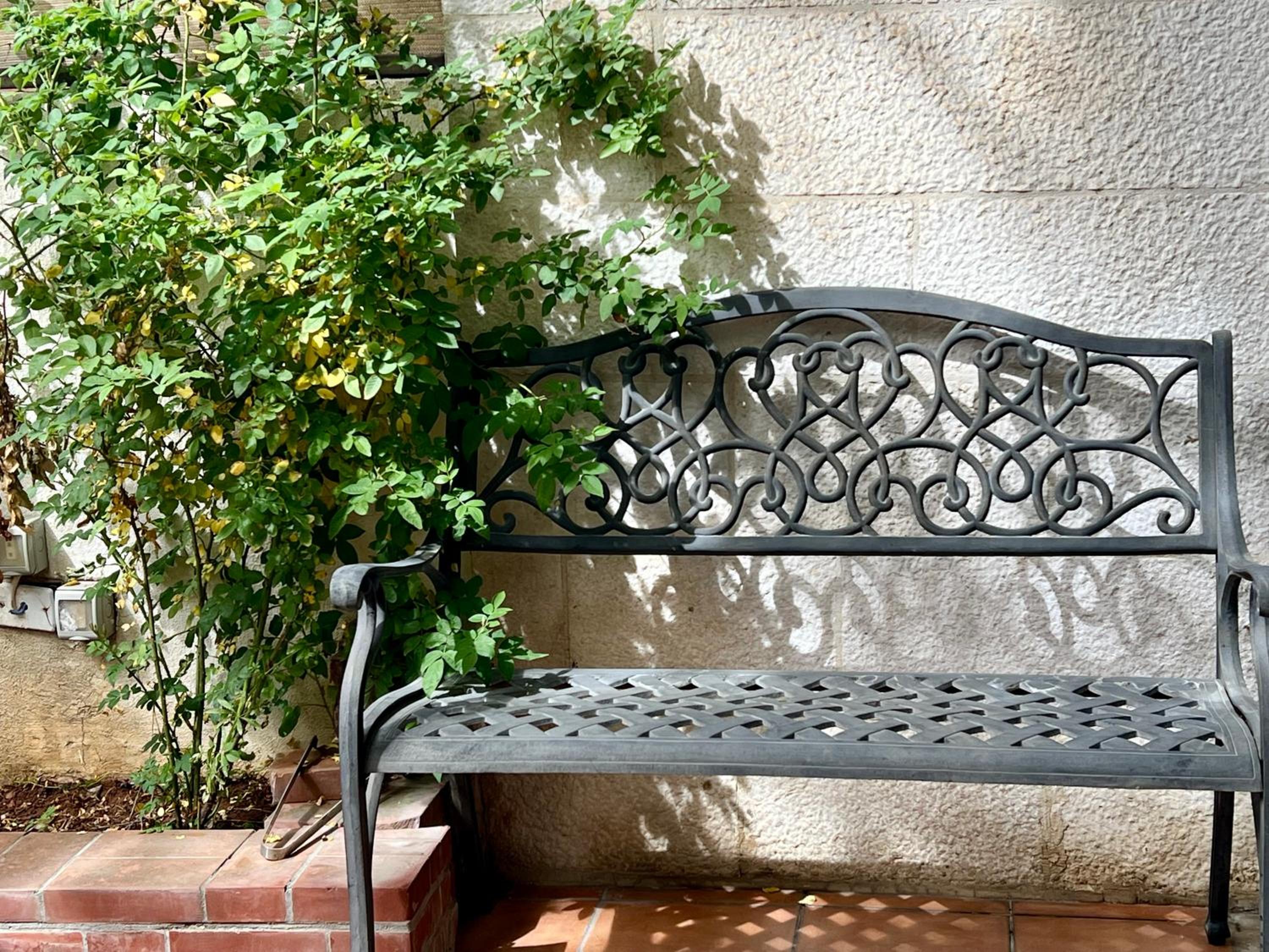 2- bedroom apartment in the heart of Amman view 2