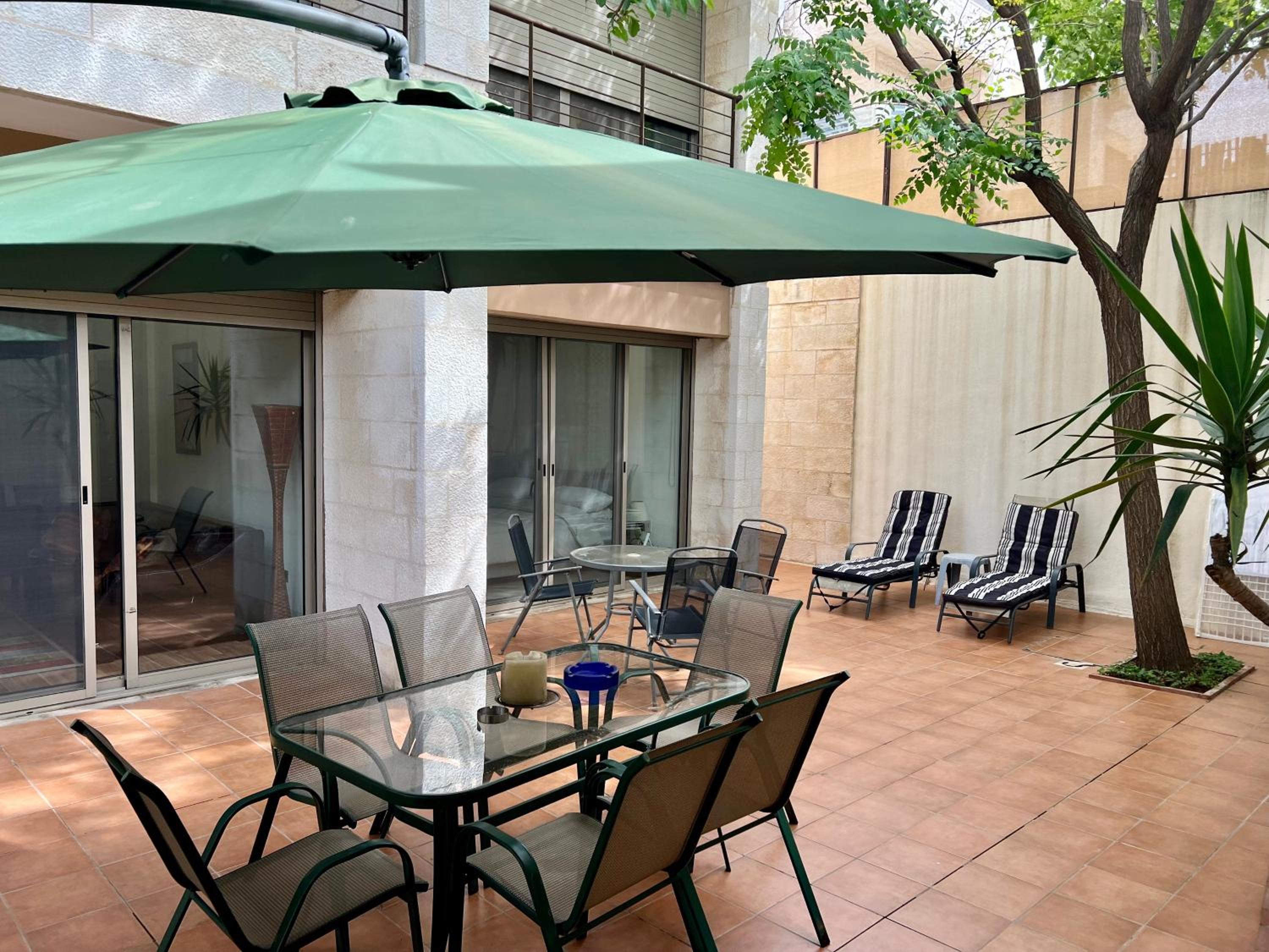 2- bedroom apartment in the heart of Amman view 4