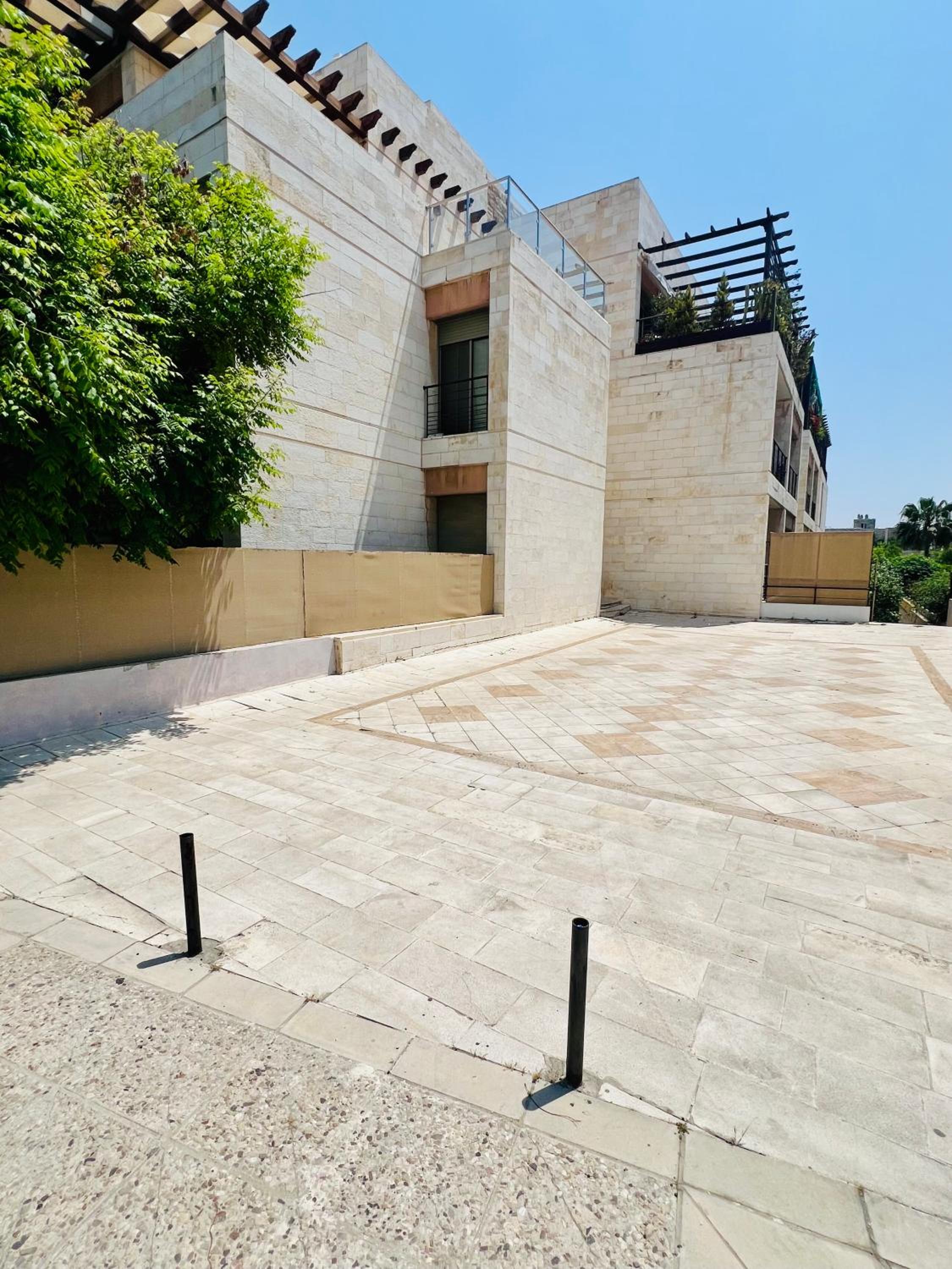 2- bedroom apartment in the heart of Amman view 5