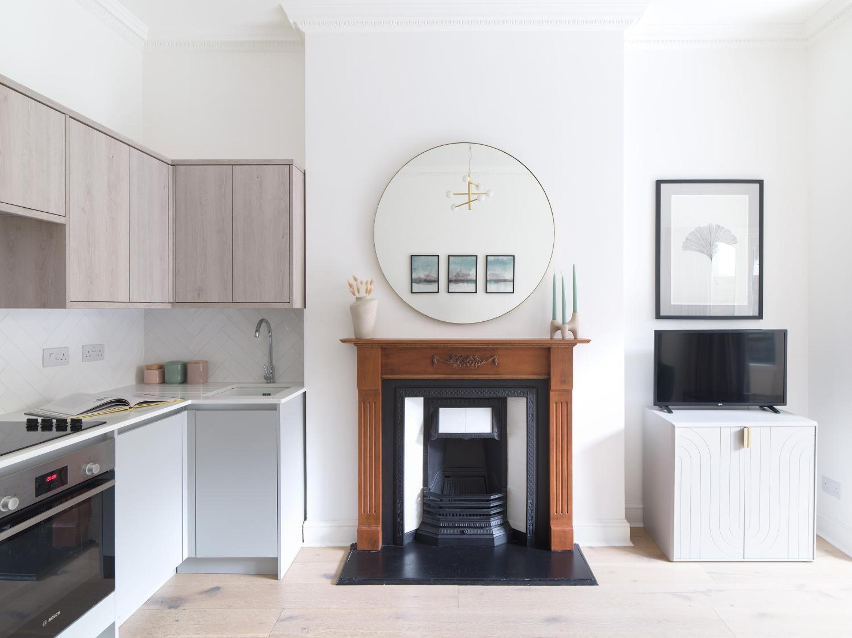 West End, Drury Lane, Modern 3 Bedroom Apt