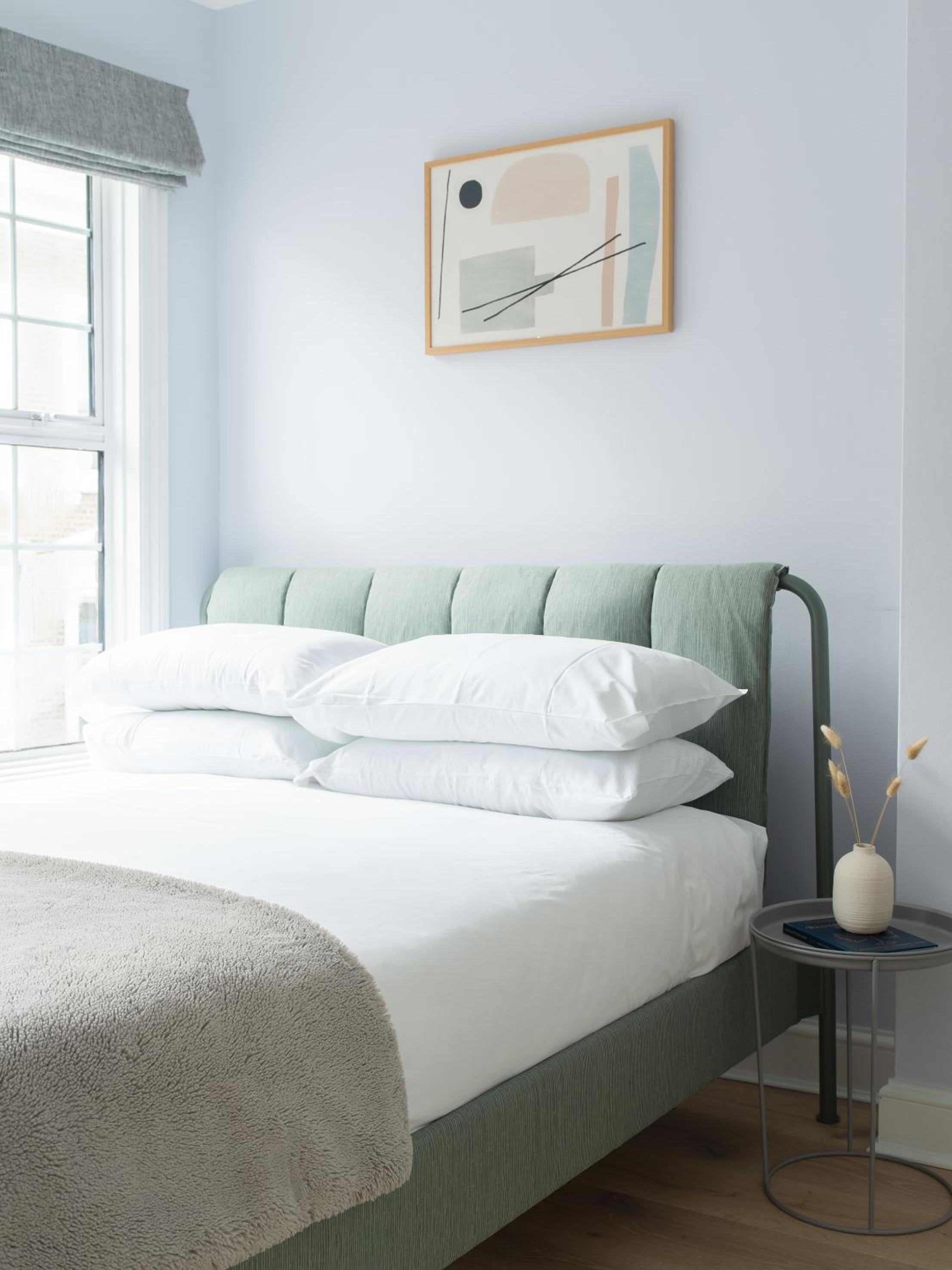 West End, Drury Lane, Modern 3 Bedroom Apt
