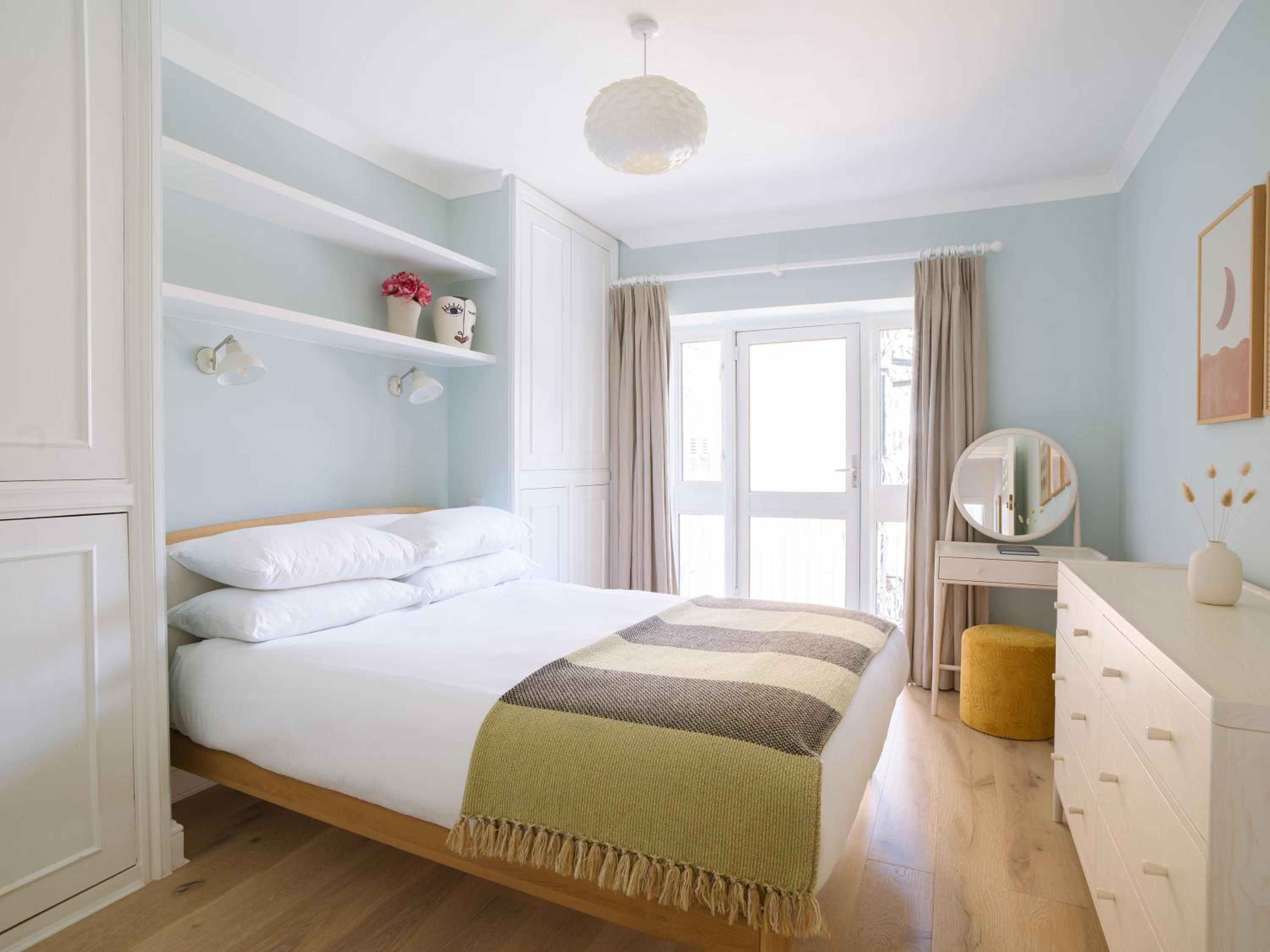 West End, Drury Lane, Modern 3 Bedroom Apt