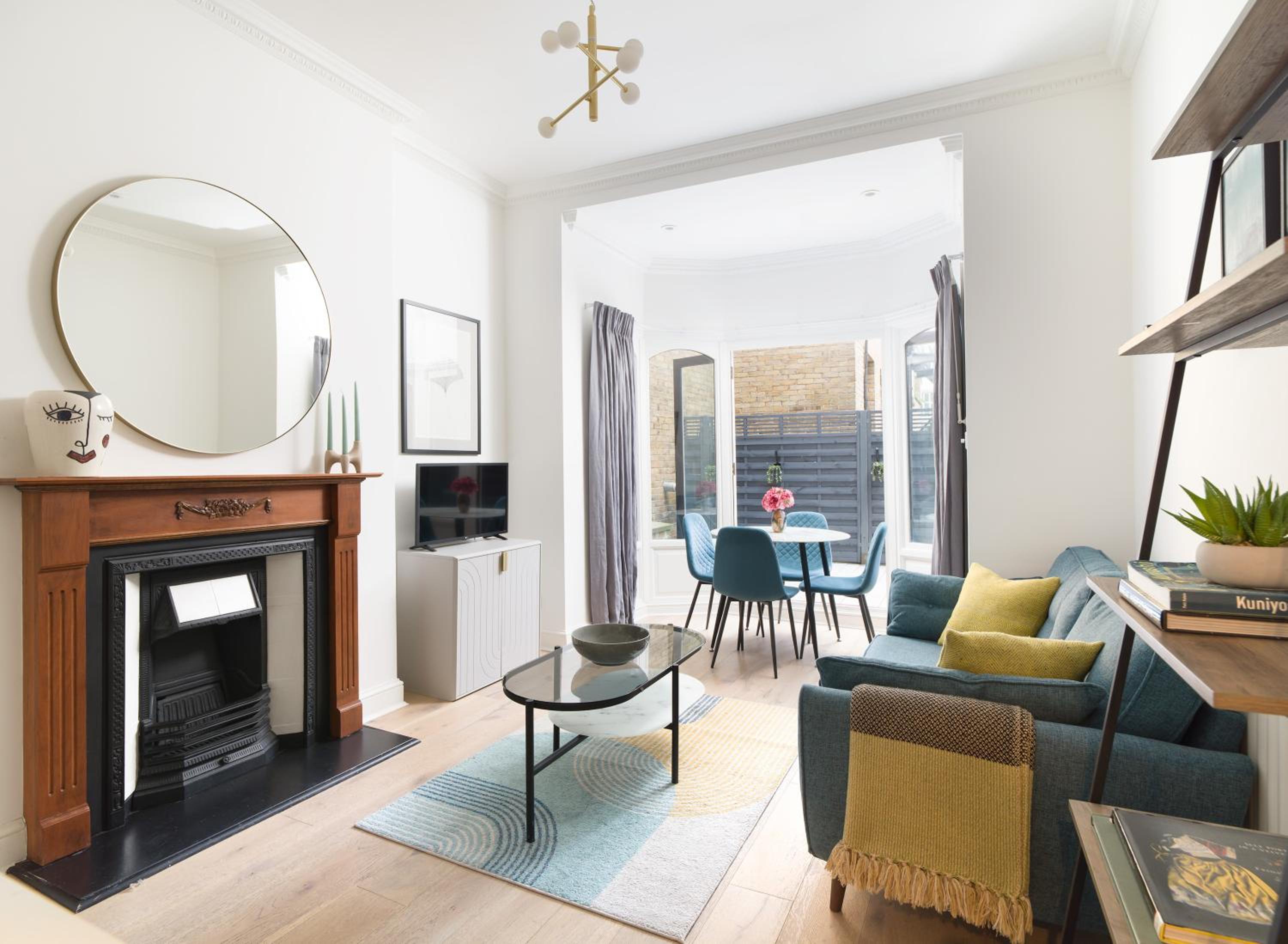 West End, Drury Lane, Modern 3 Bedroom Apt