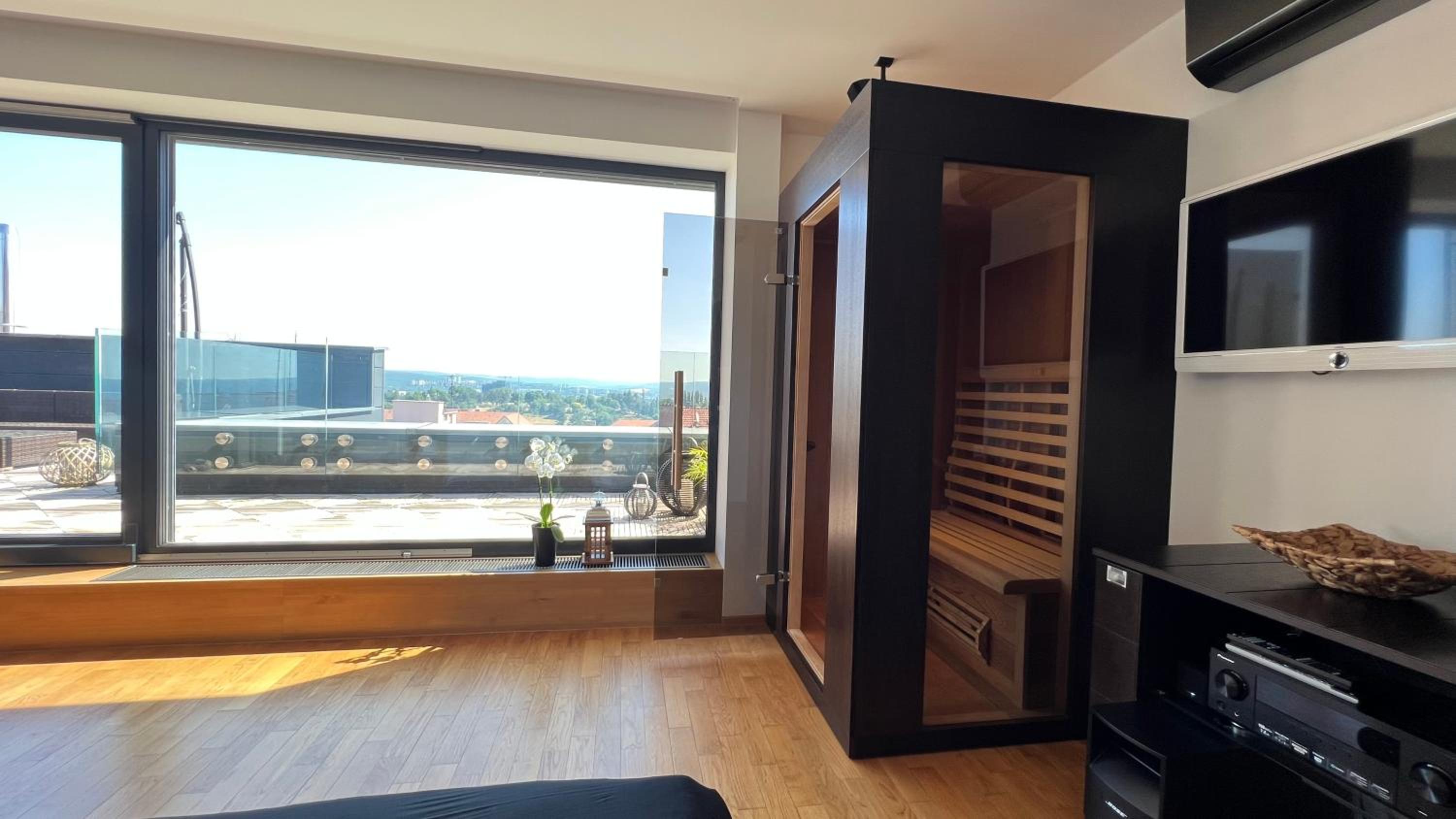Apartmán se saunou a terasou s výhledem na Brno