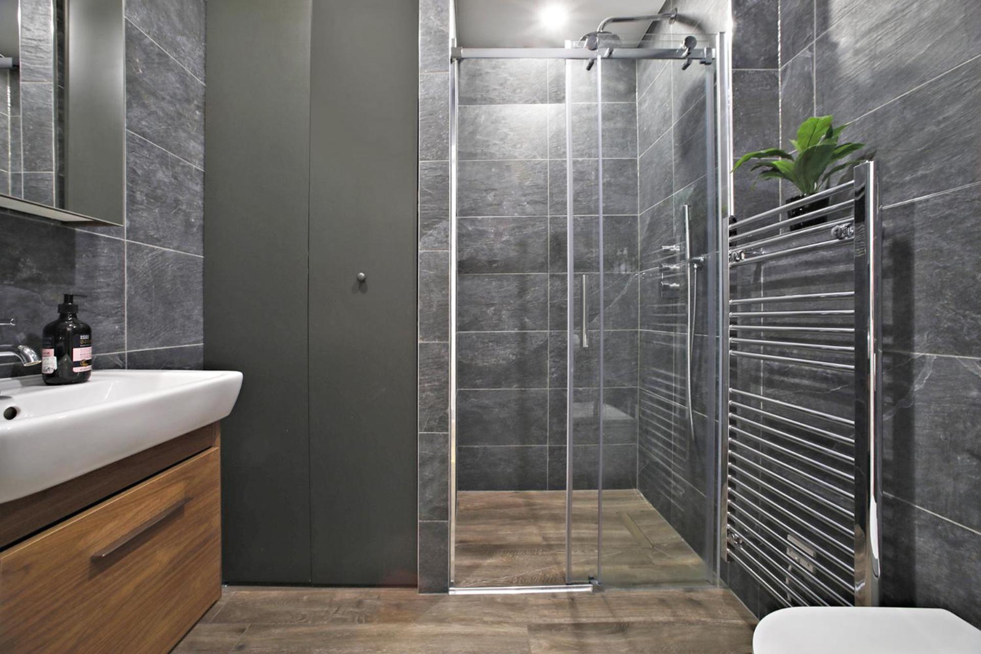 West End, Drury Lane, Modern 3 Bedroom Apt