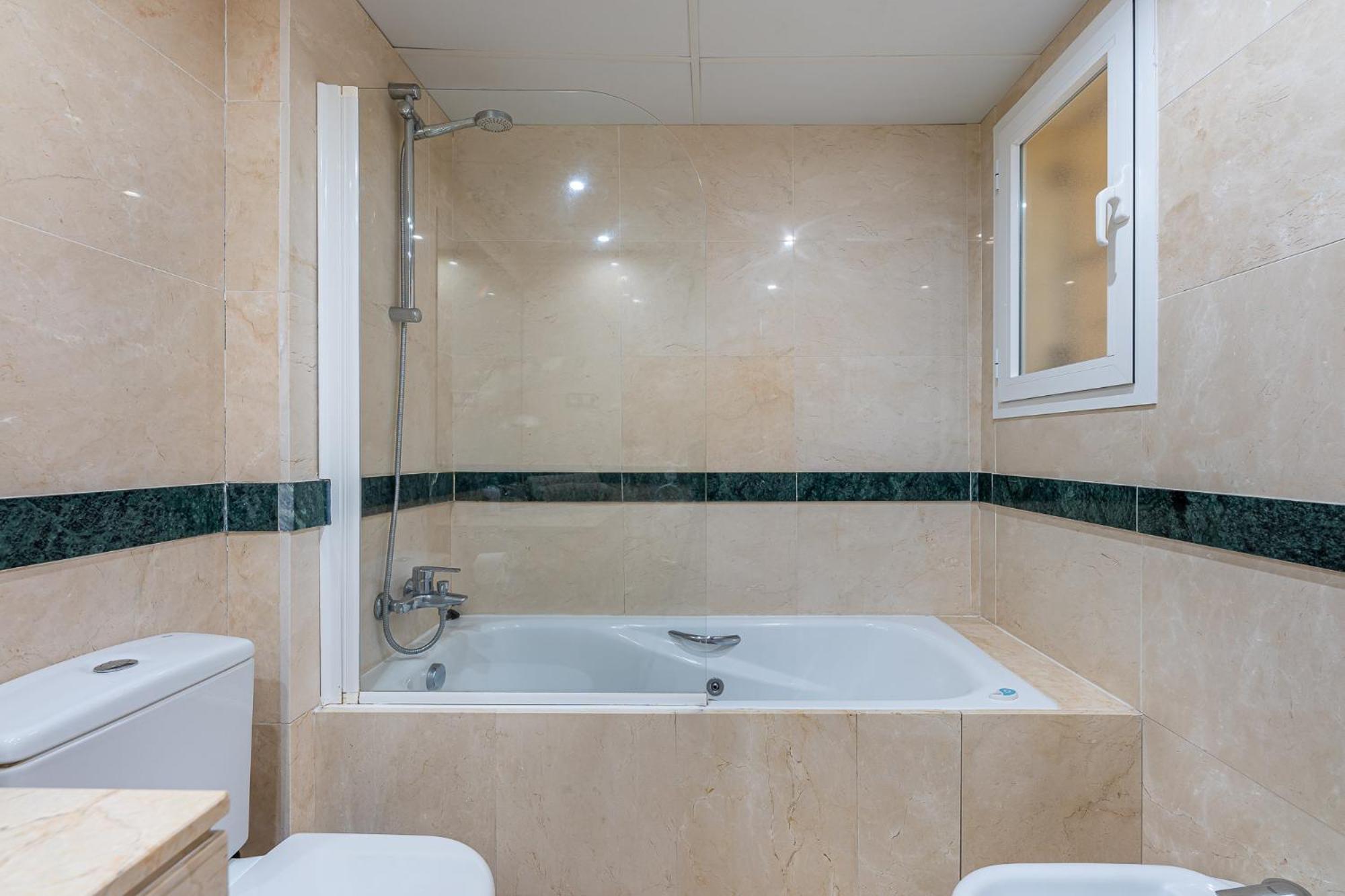 Stunning Golf View Apt, Miraflores Golf
