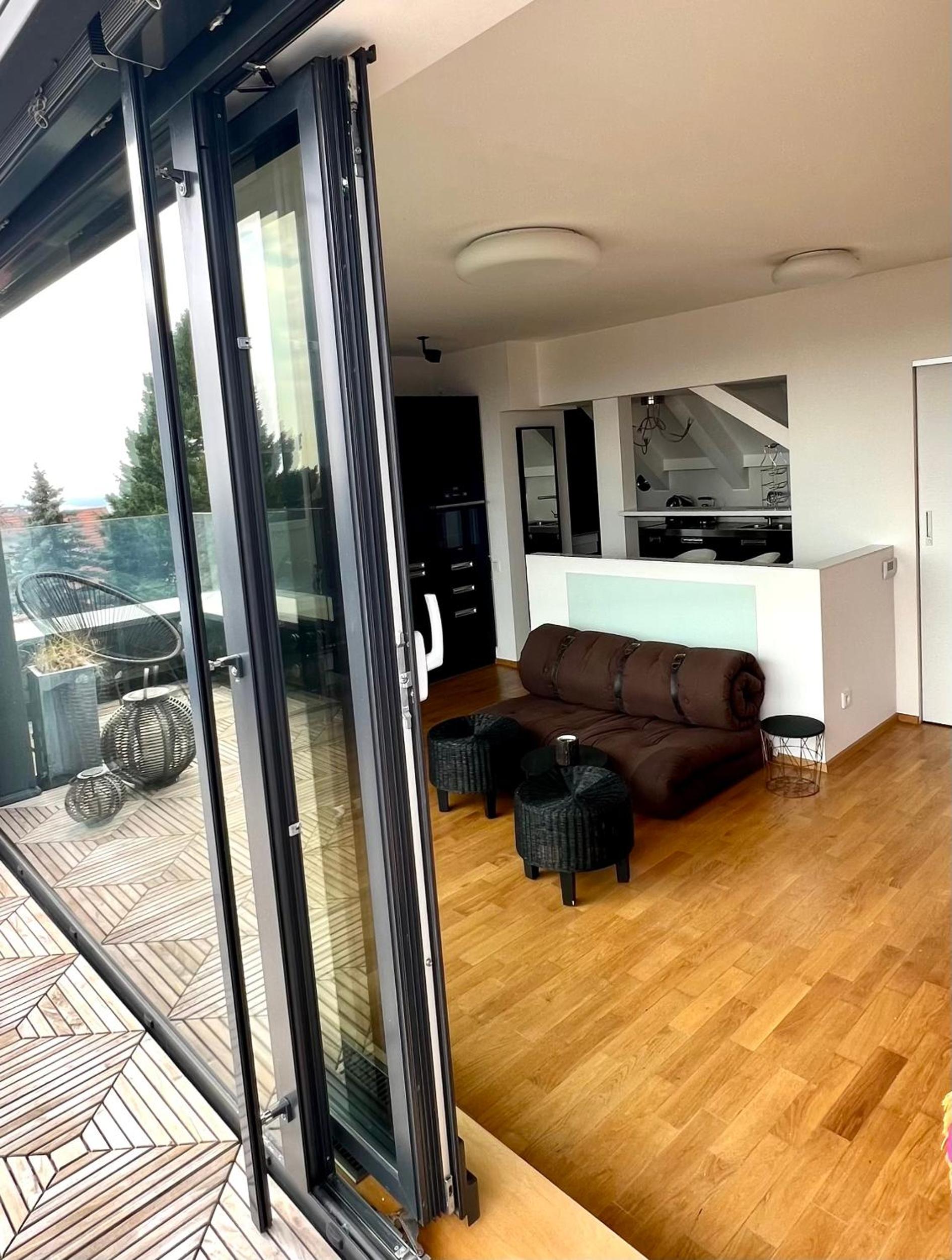 Apartmán se saunou a terasou s výhledem na Brno