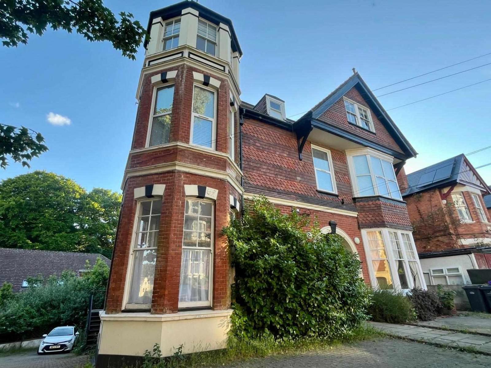 Delightful One Bed Victorian Flat view 2