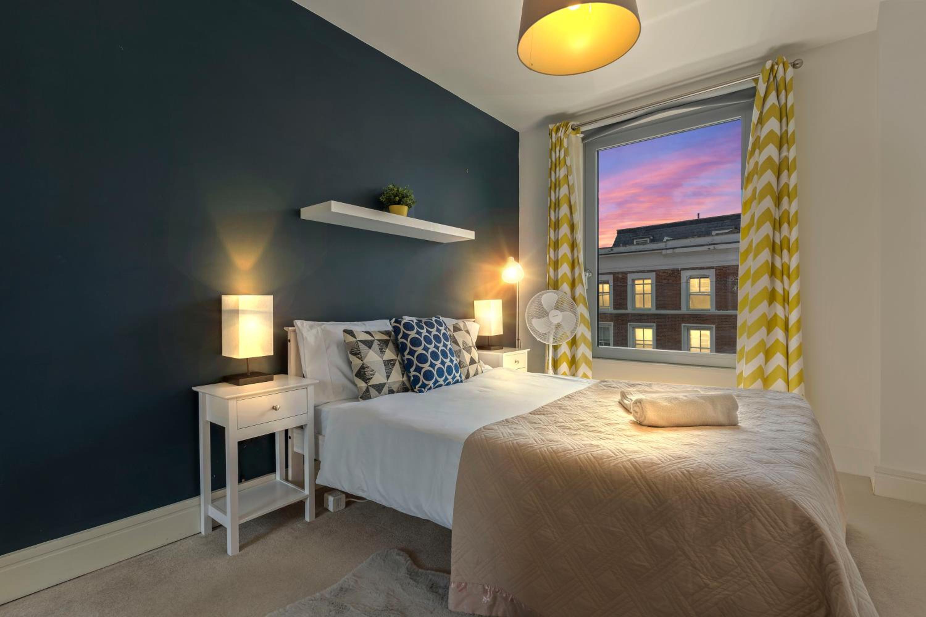 Elegant 3 Bed Apartment Near Many Attractions