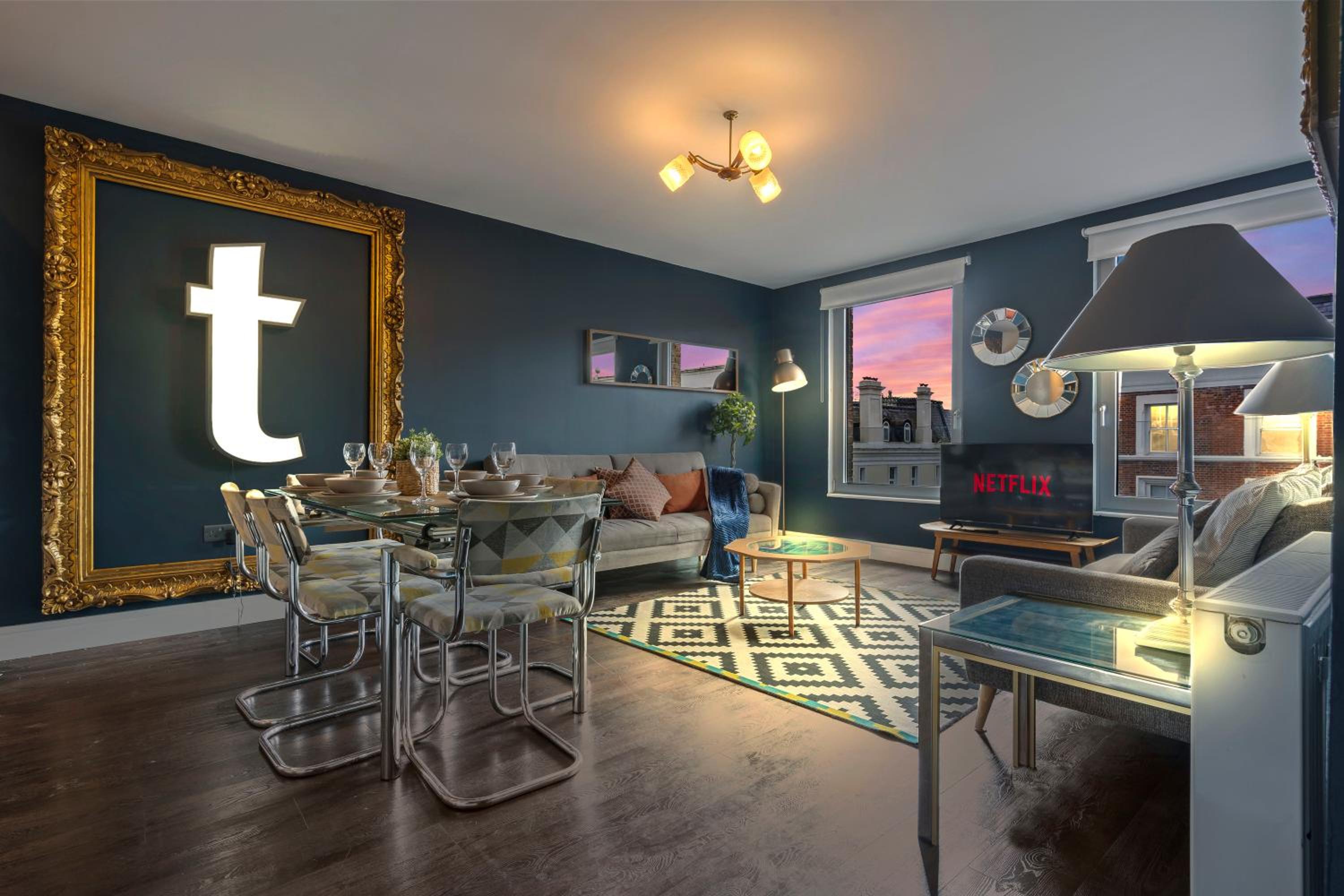 Elegant 3 Bed Apartment Near Many Attractions