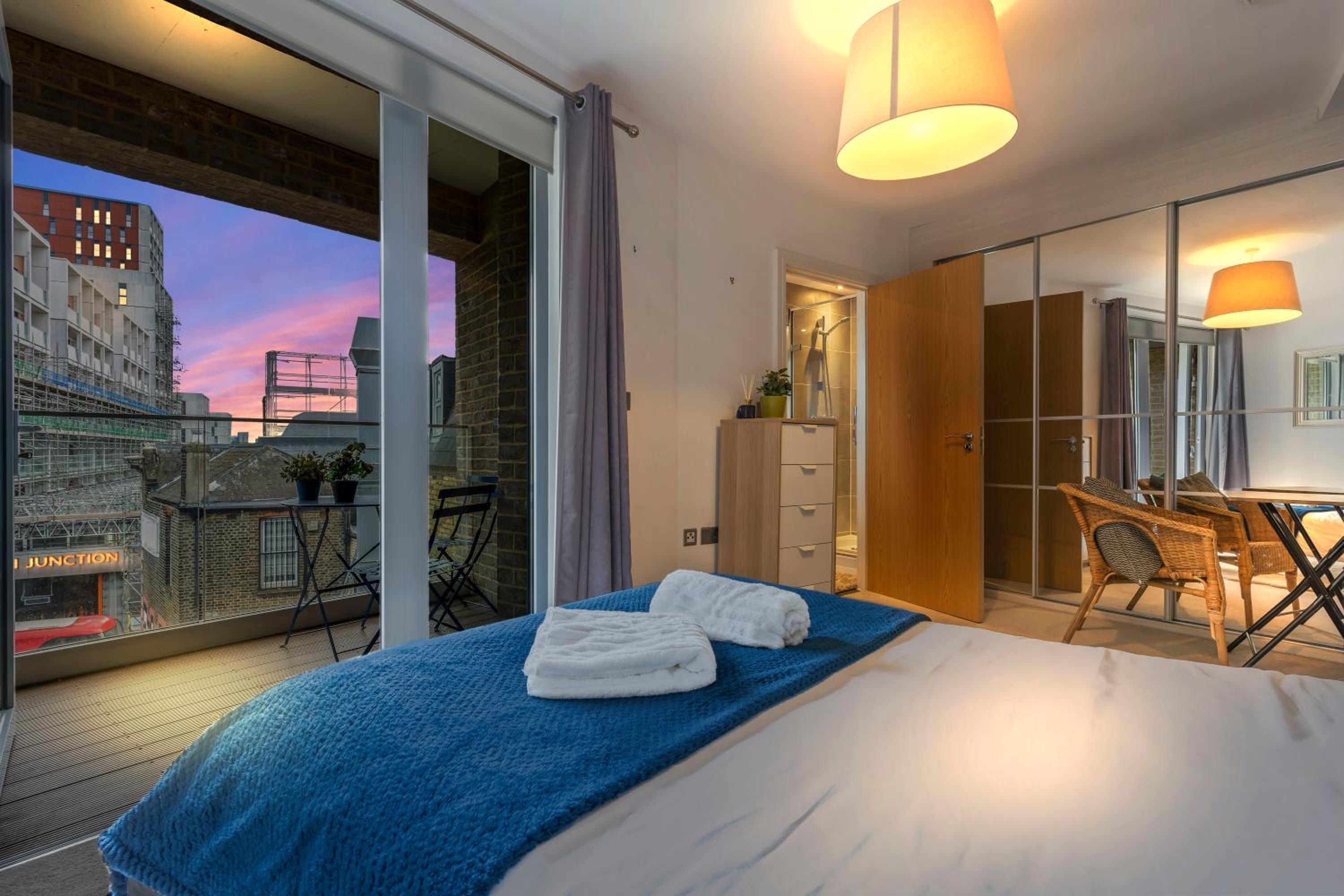 Elegant 3 Bed Apartment Near Many Attractions