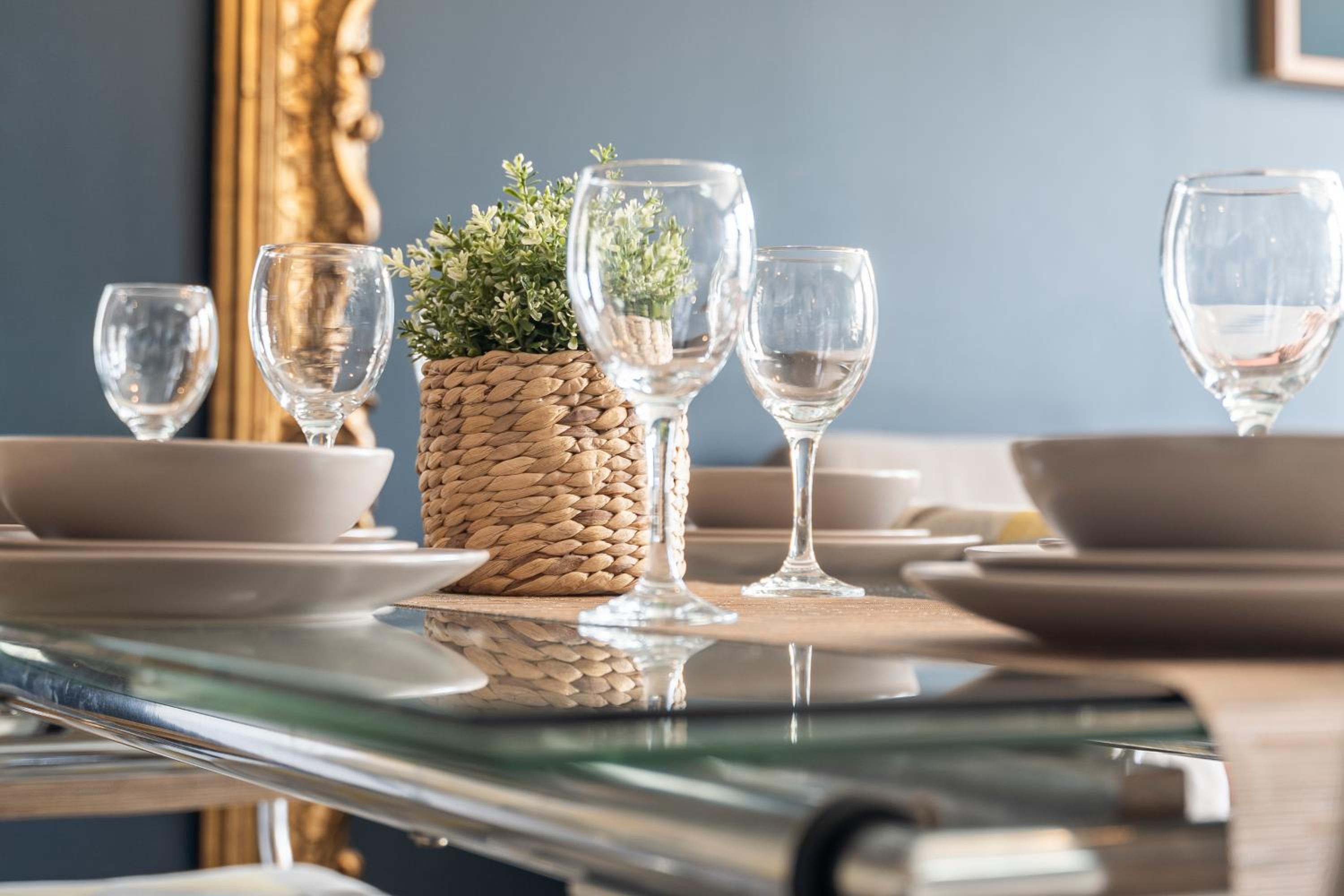 Elegant 3 Bed Apartment Near Many Attractions