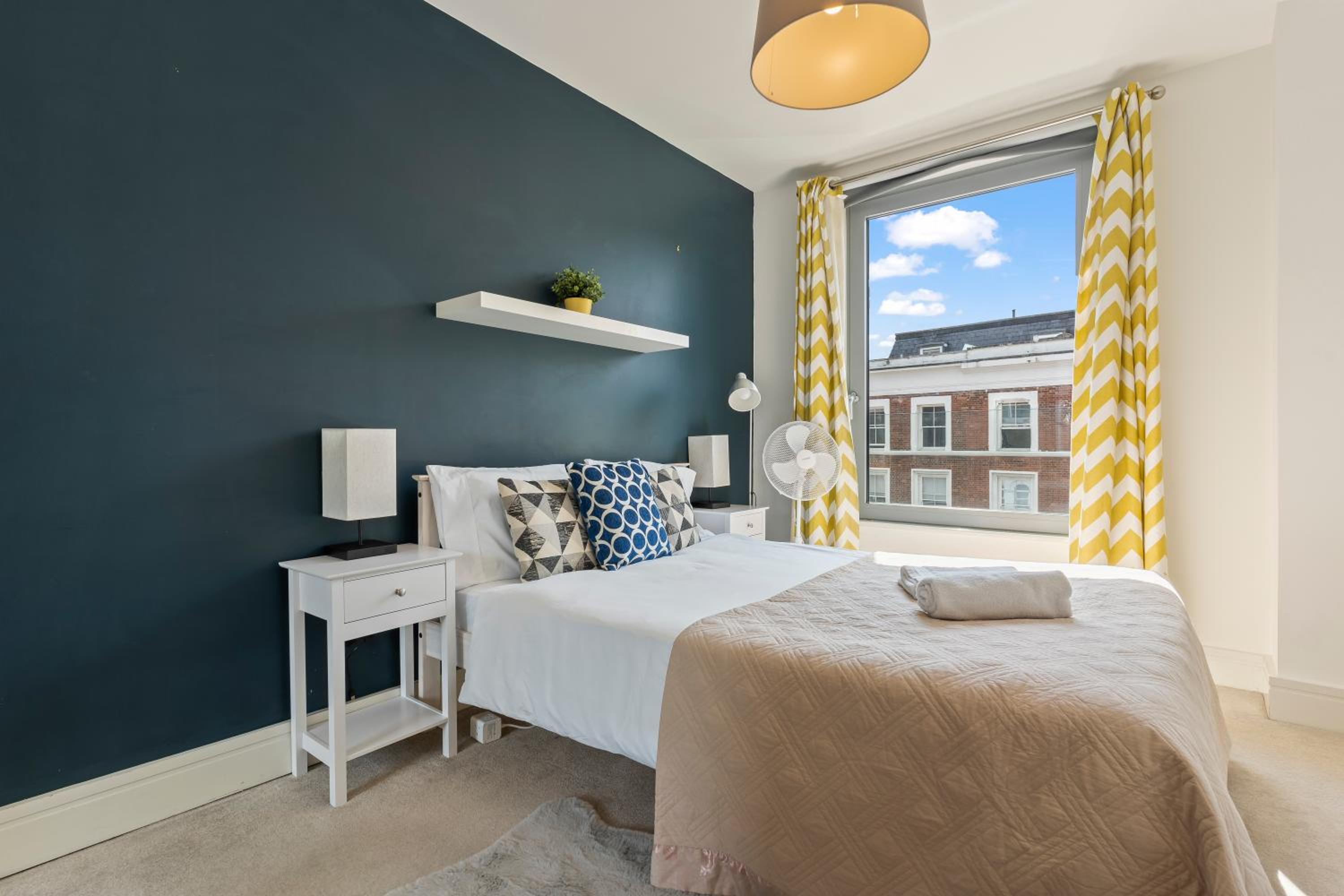 Elegant 3 Bed Apartment Near Many Attractions