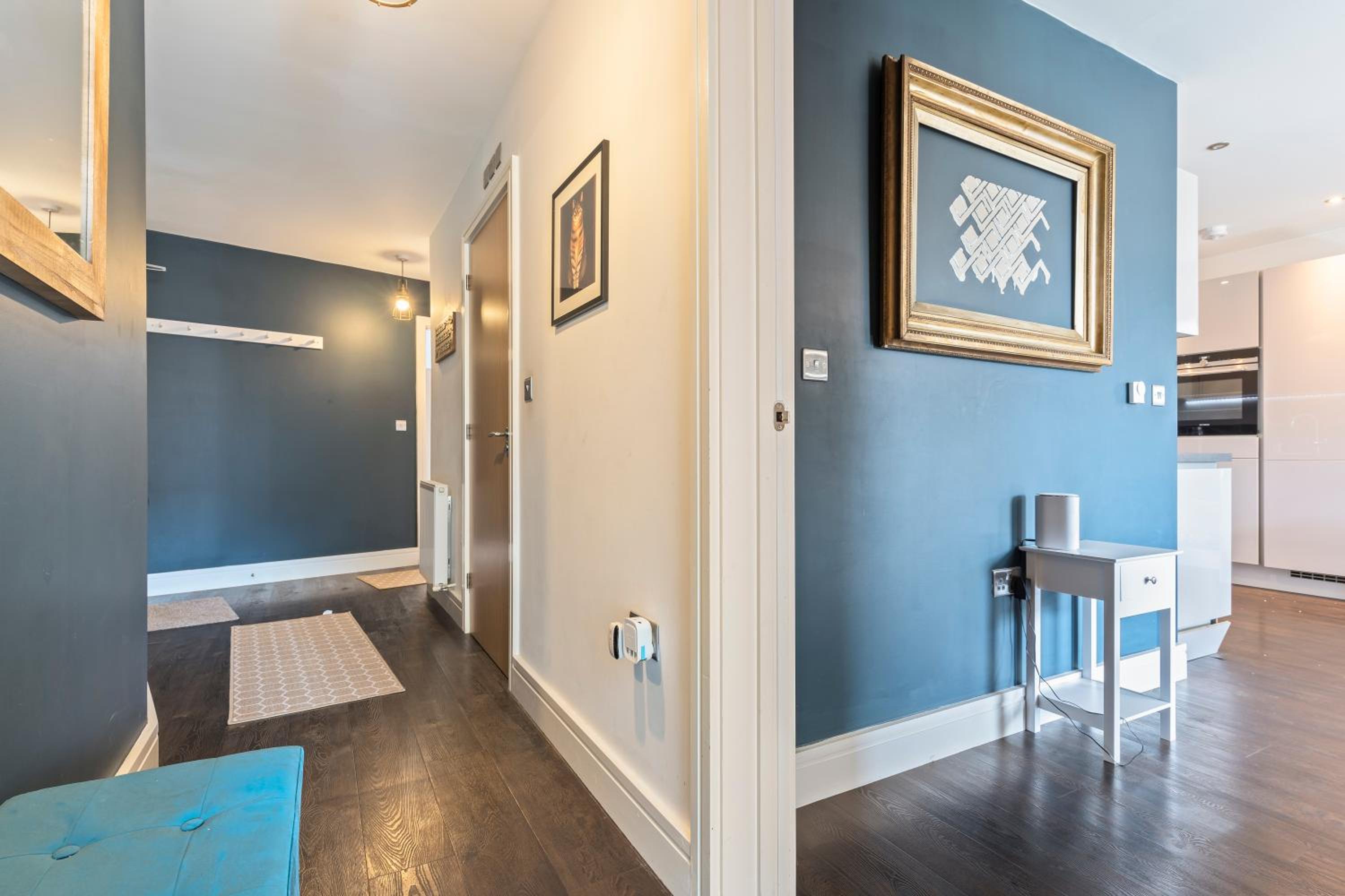 Elegant 3 Bed Apartment Near Many Attractions