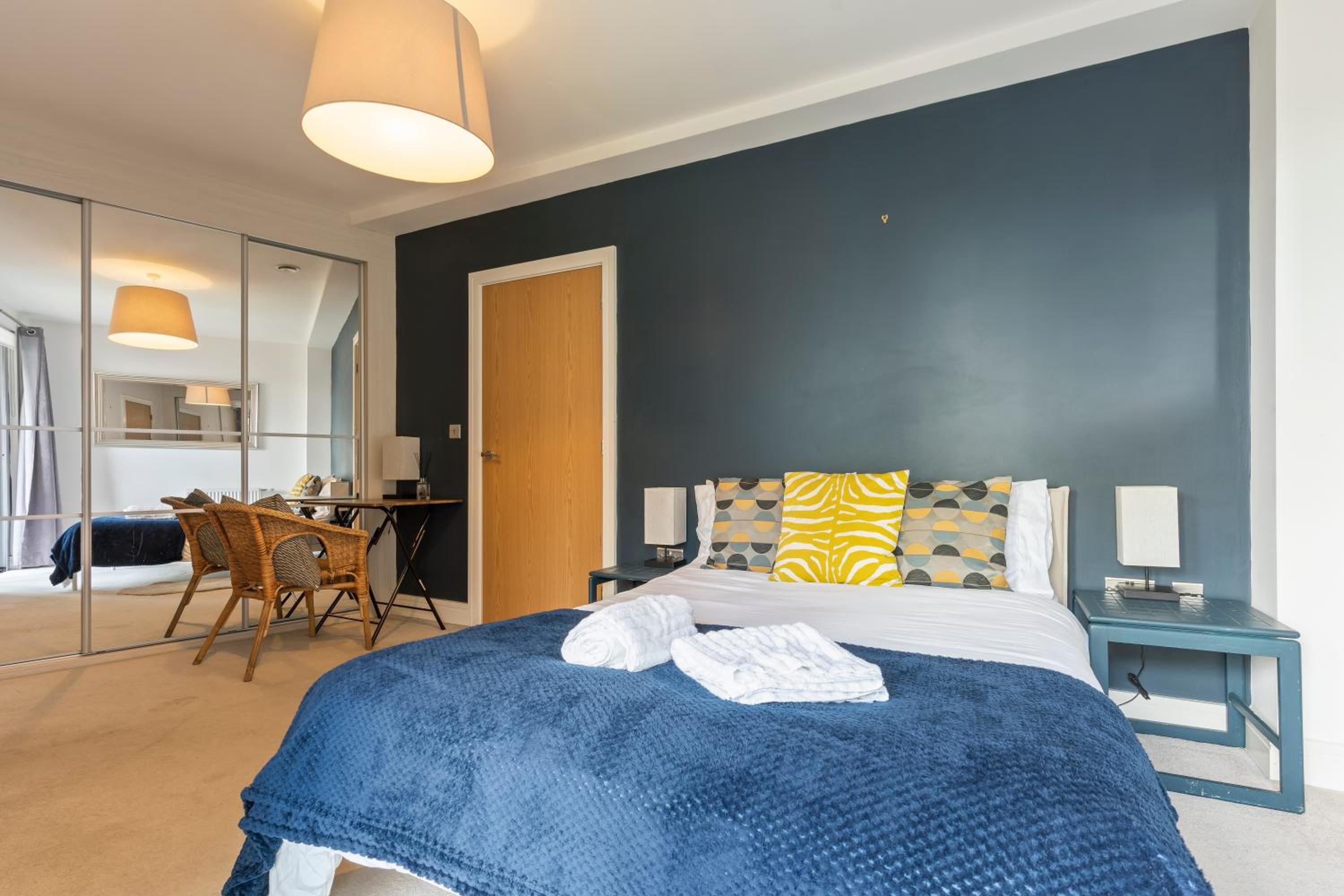 Elegant 3 Bed Apartment Near Many Attractions