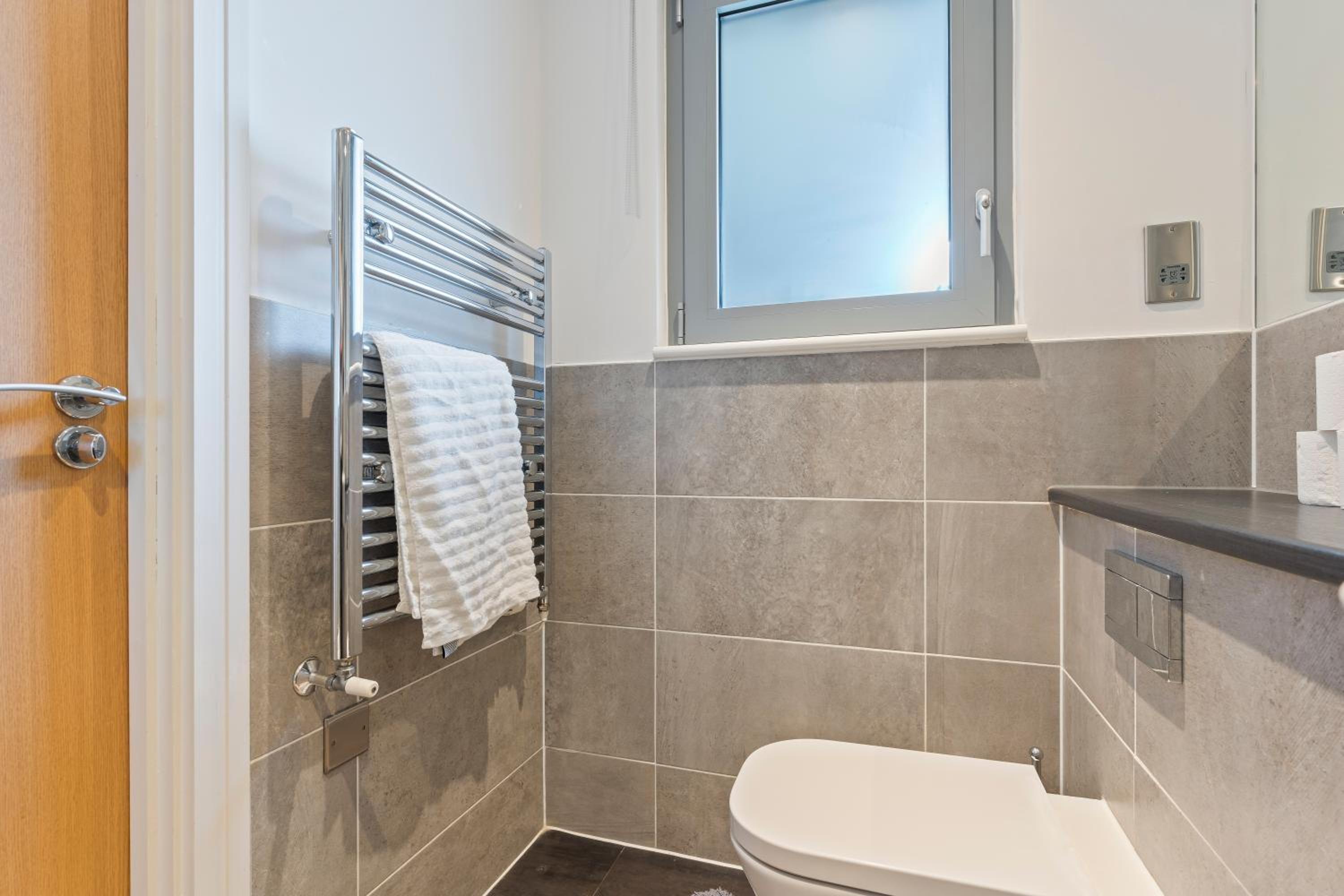 Elegant 3 Bed Apartment Near Many Attractions