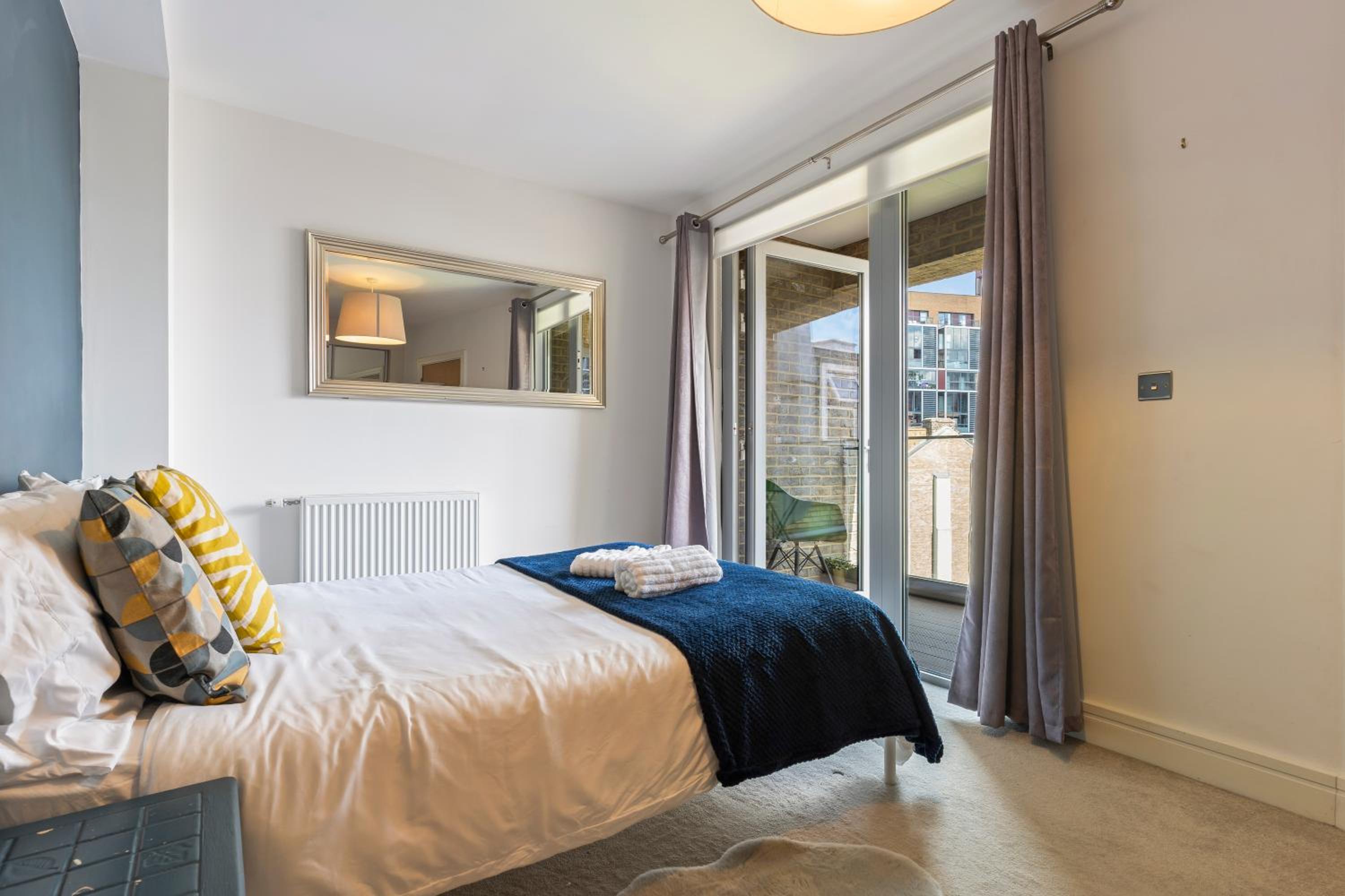 Elegant 3 Bed Apartment Near Many Attractions