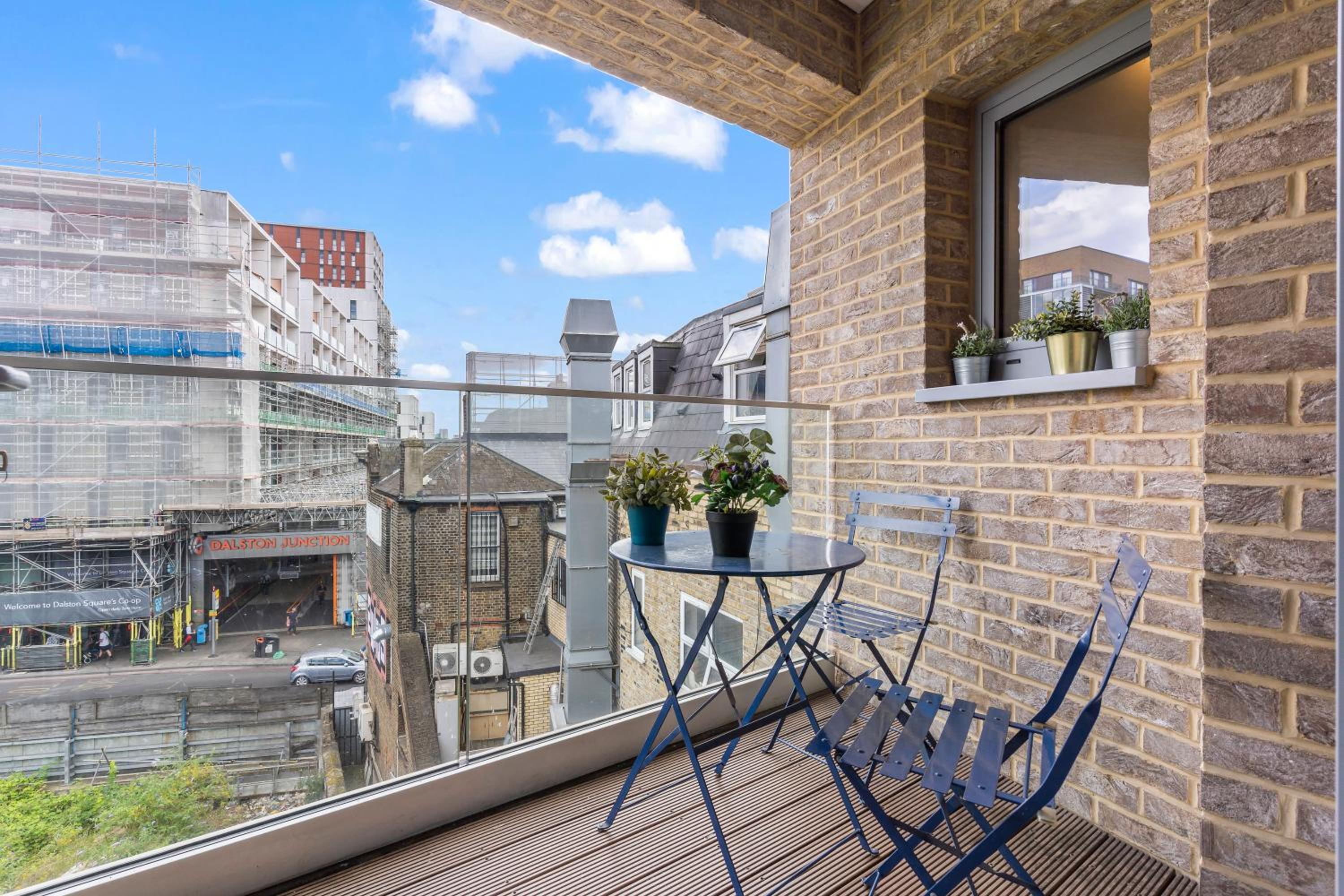 Elegant 3 Bed Apartment Near Many Attractions