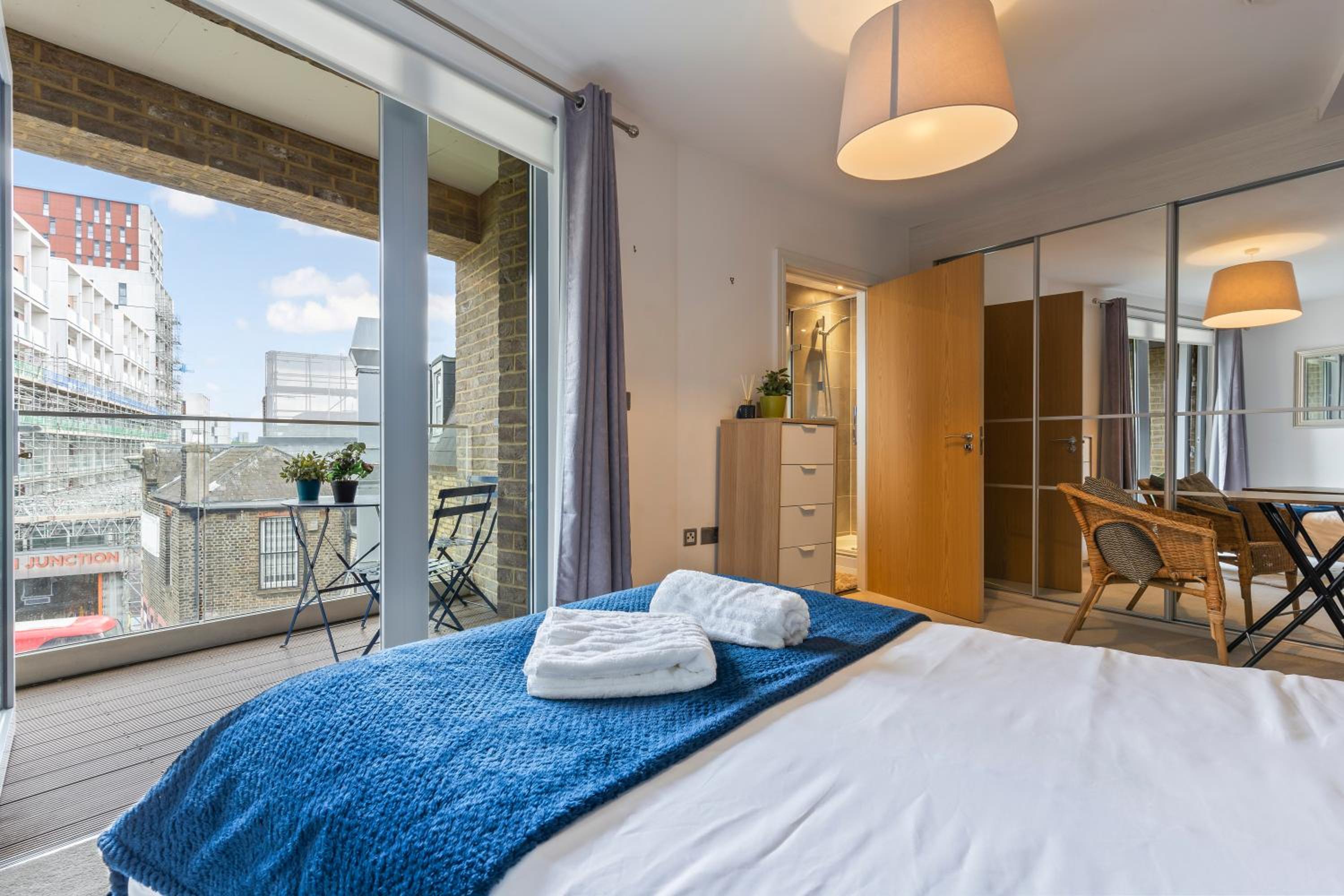 Elegant 3 Bed Apartment Near Many Attractions