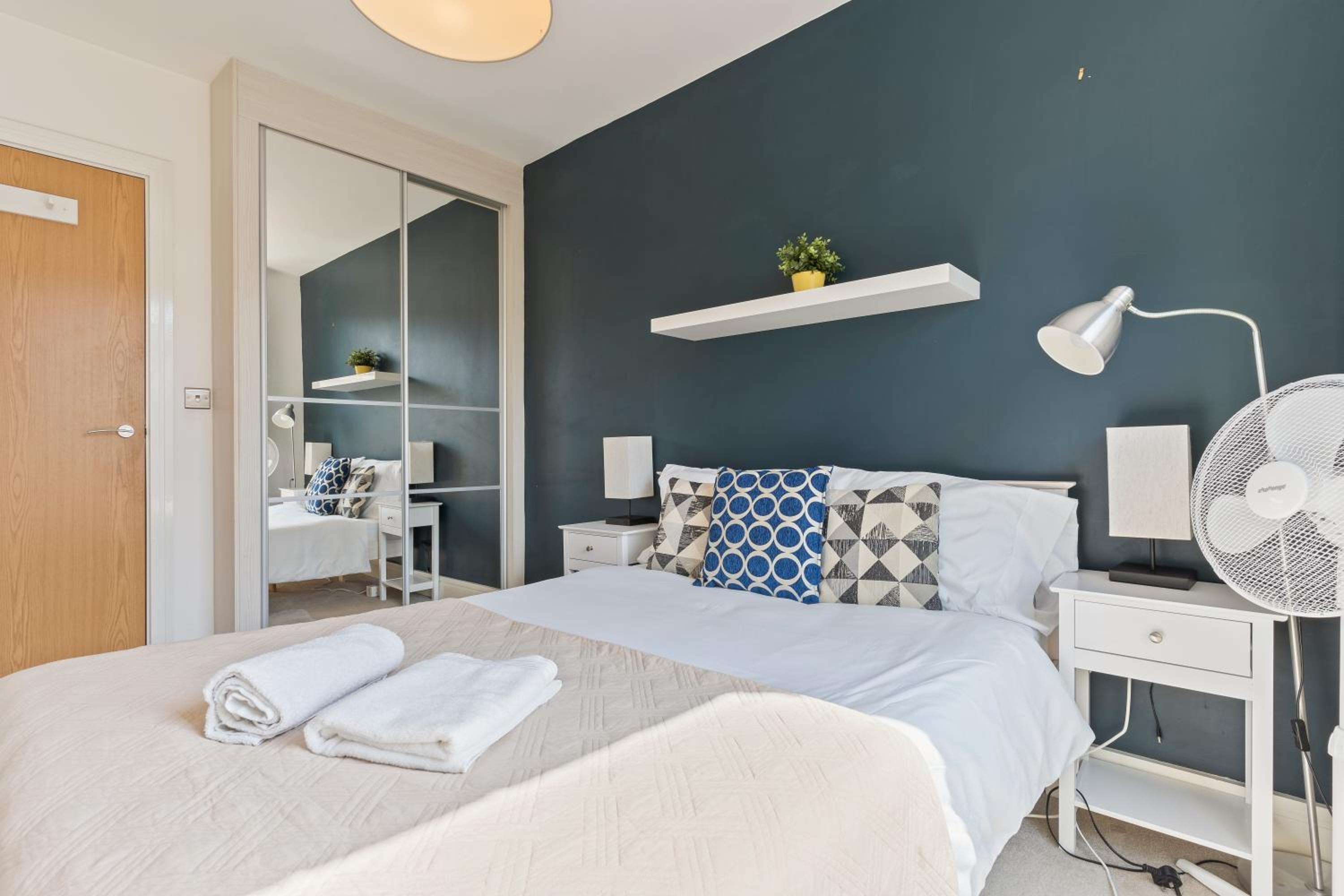 Elegant 3 Bed Apartment Near Many Attractions