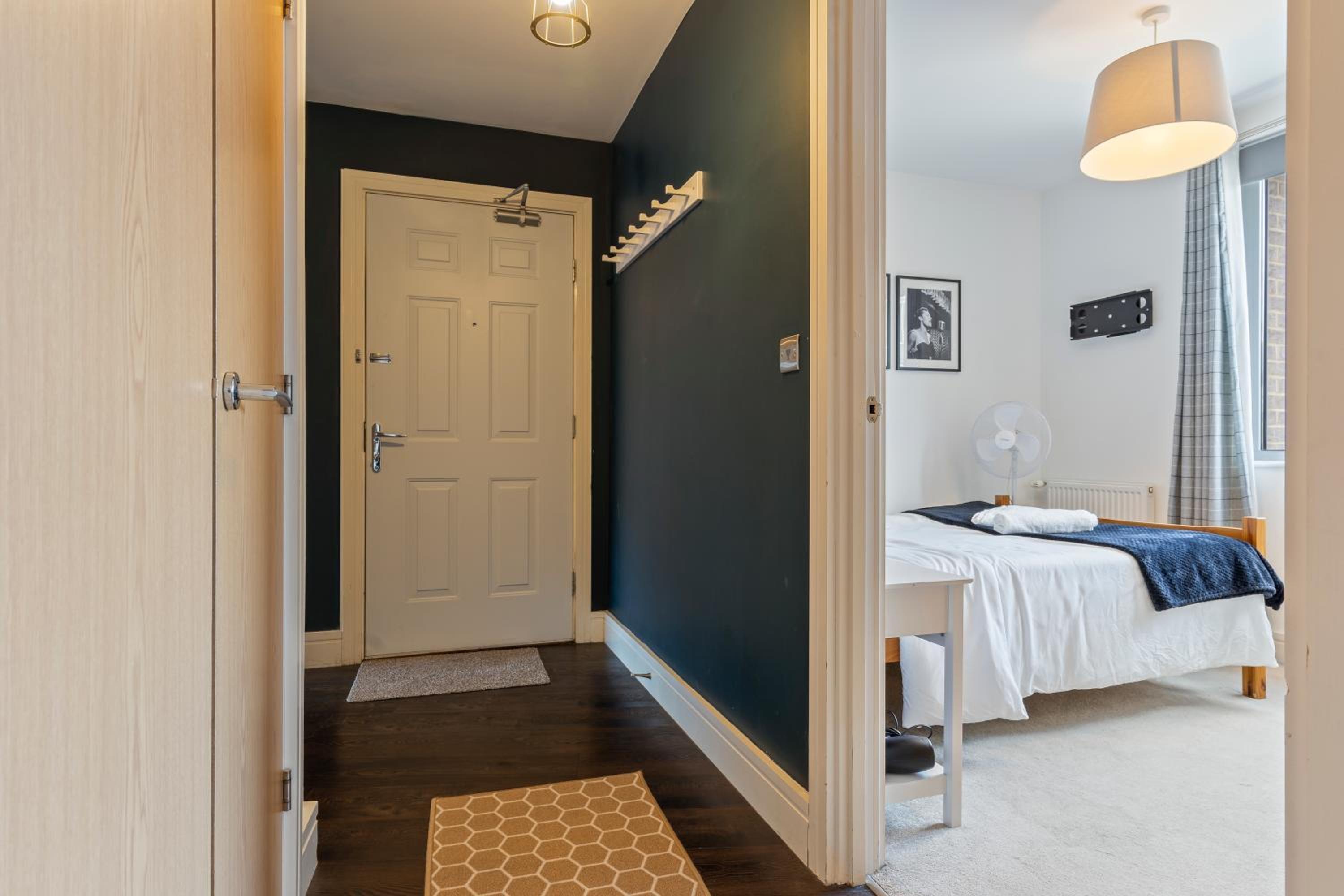 Elegant 3 Bed Apartment Near Many Attractions
