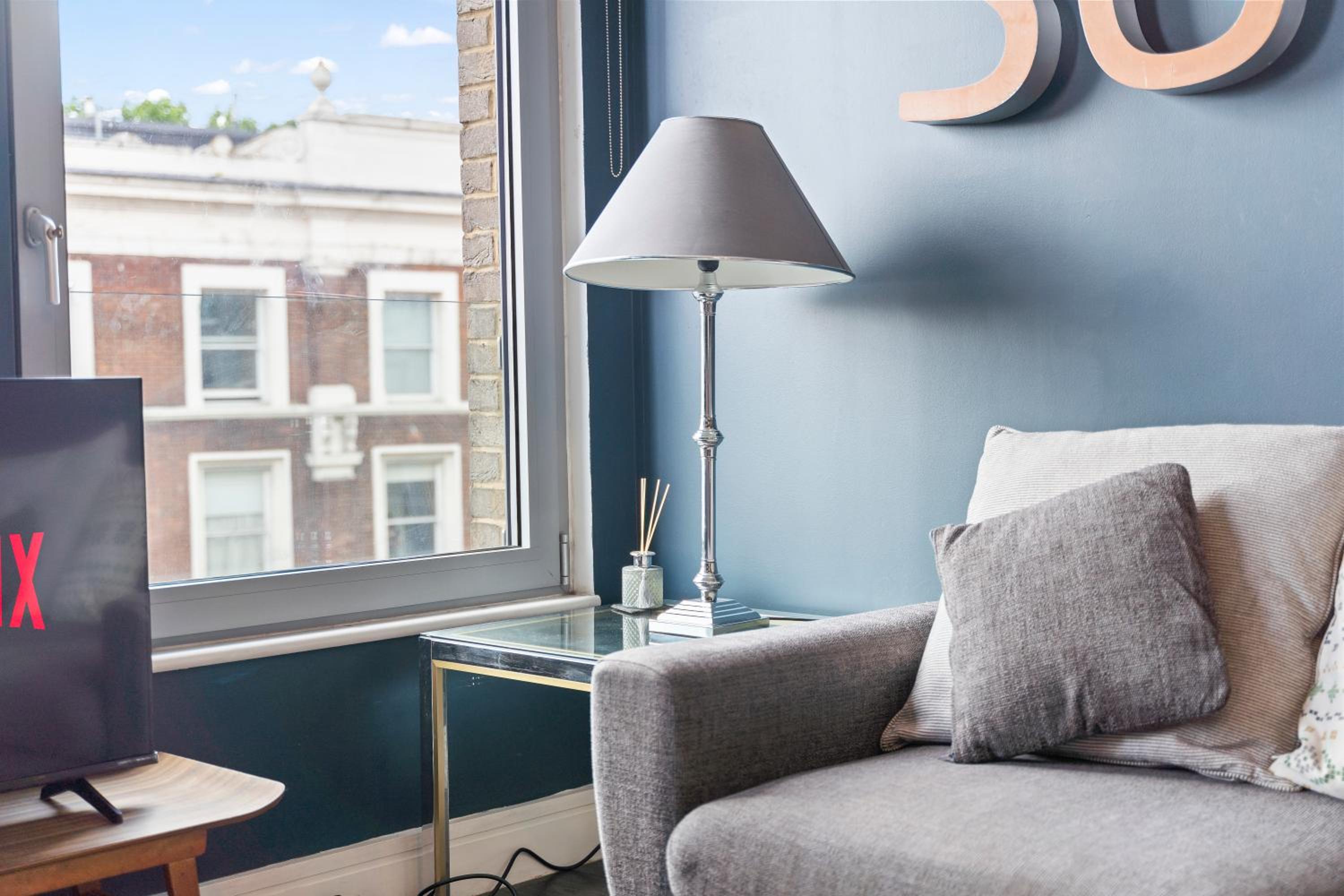 Elegant 3 Bed Apartment Near Many Attractions