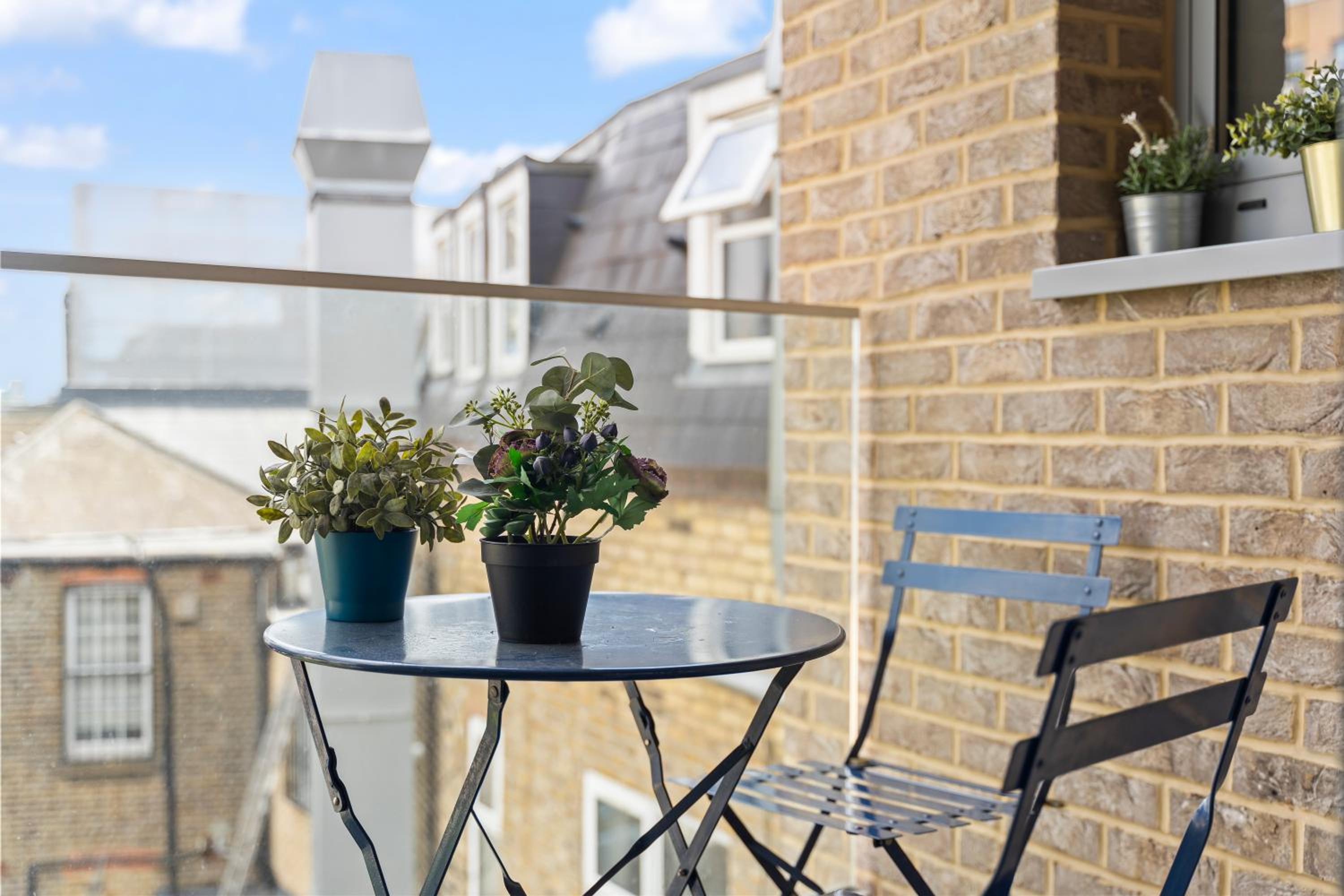 Elegant 3 Bed Apartment Near Many Attractions