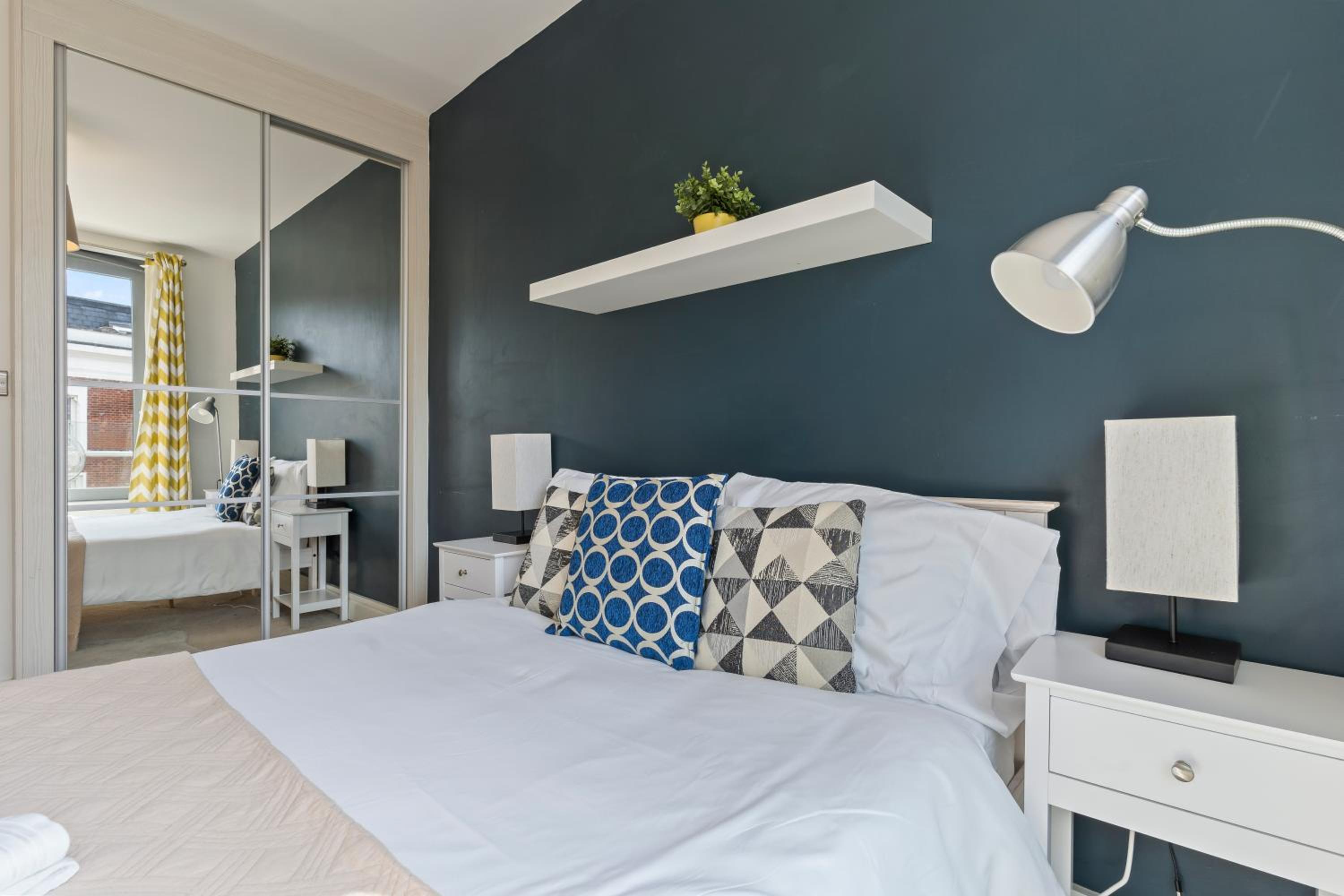 Elegant 3 Bed Apartment Near Many Attractions