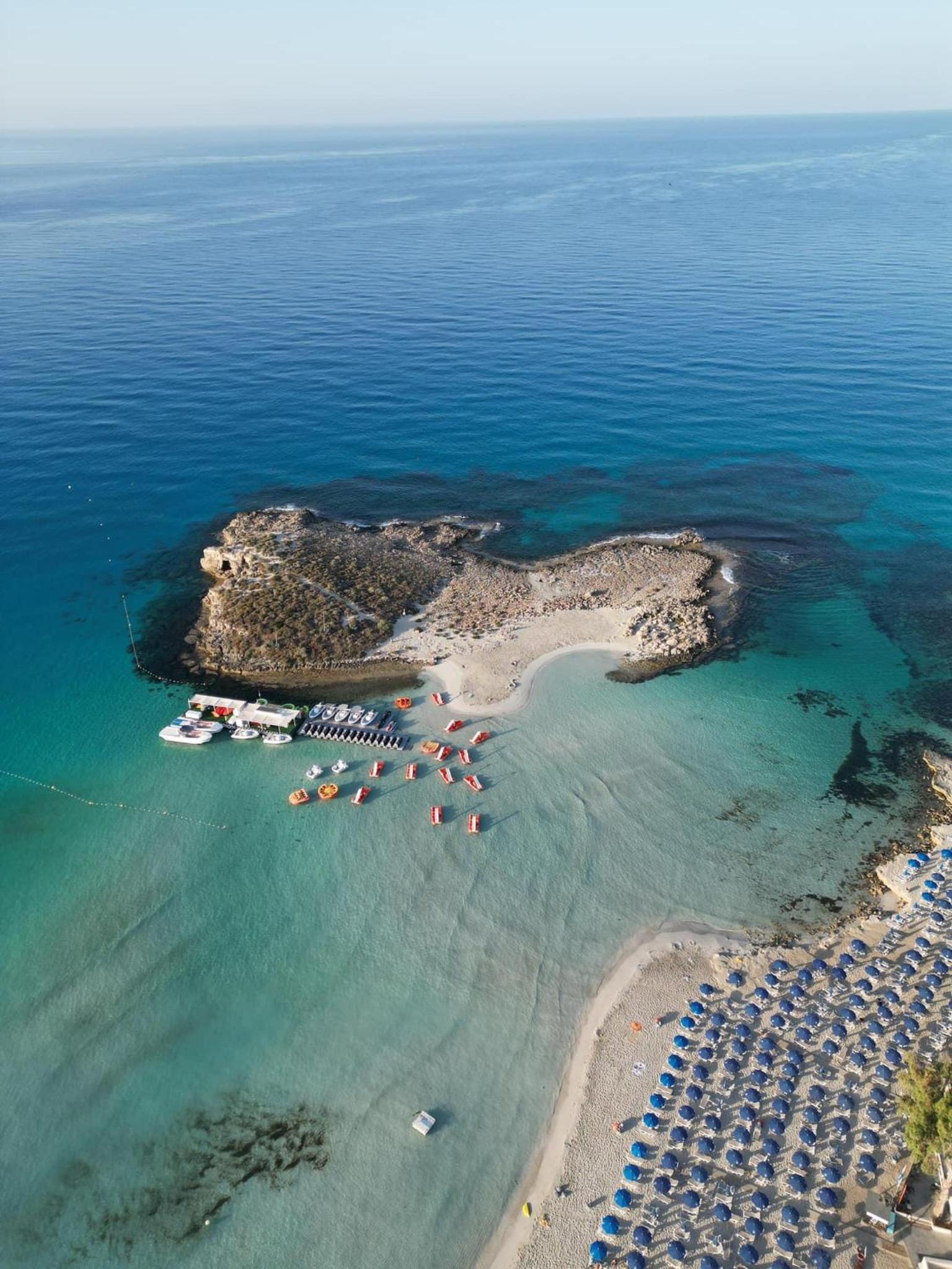 NISSI BEACH AYIA NAPA Pool View Apartment Large Terrace 450m from Nissi Beach