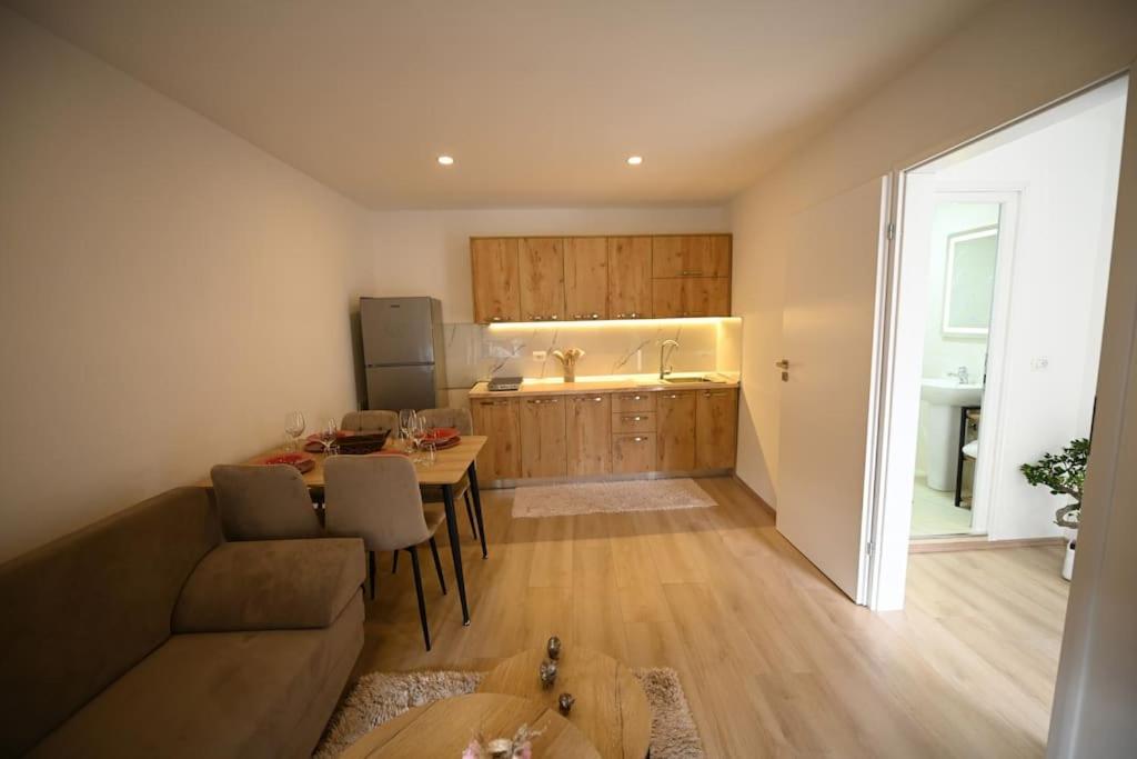 Nika Suite