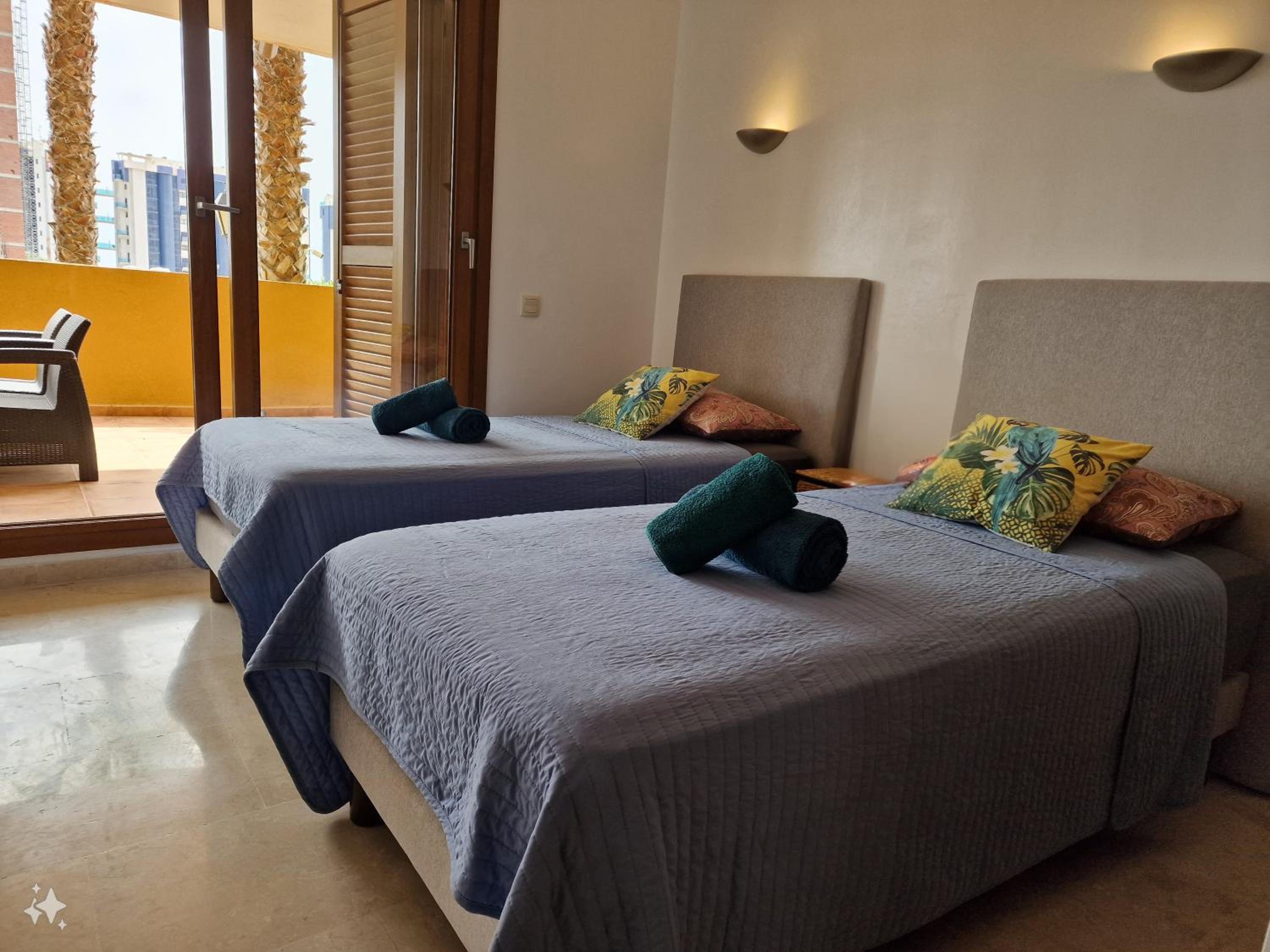 España - PUNTA PRIMA Torrevieja Orihuela Costa - large apartment for 6-people 85m2 and terrace 40m2 central air conditioning Wi-Fi living room kitchen 2 be view 4