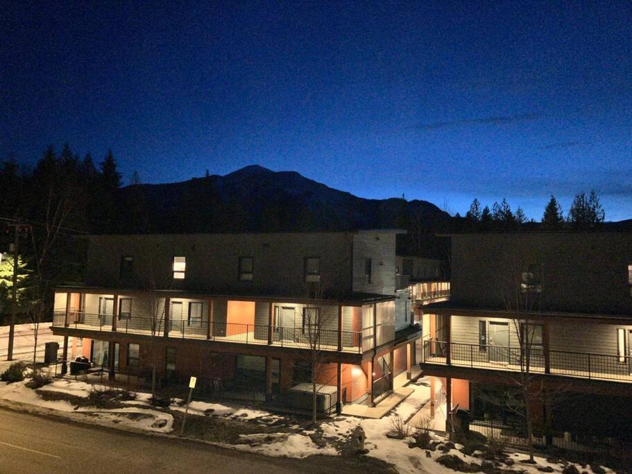 Base Camp Revy!