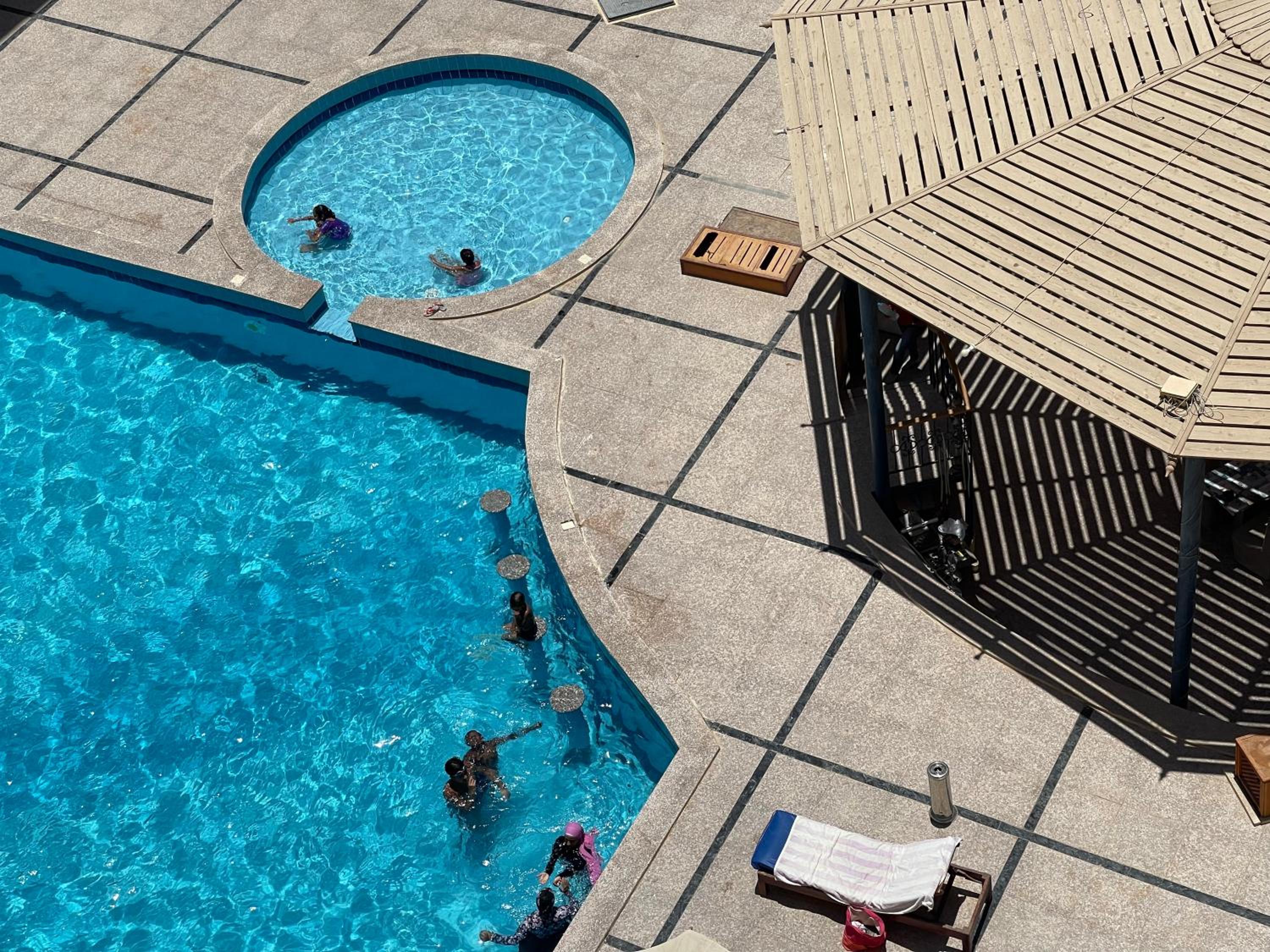 Wavesong Whispers flat where you can enjoy seaview with the best price and enjoy speedy wifi