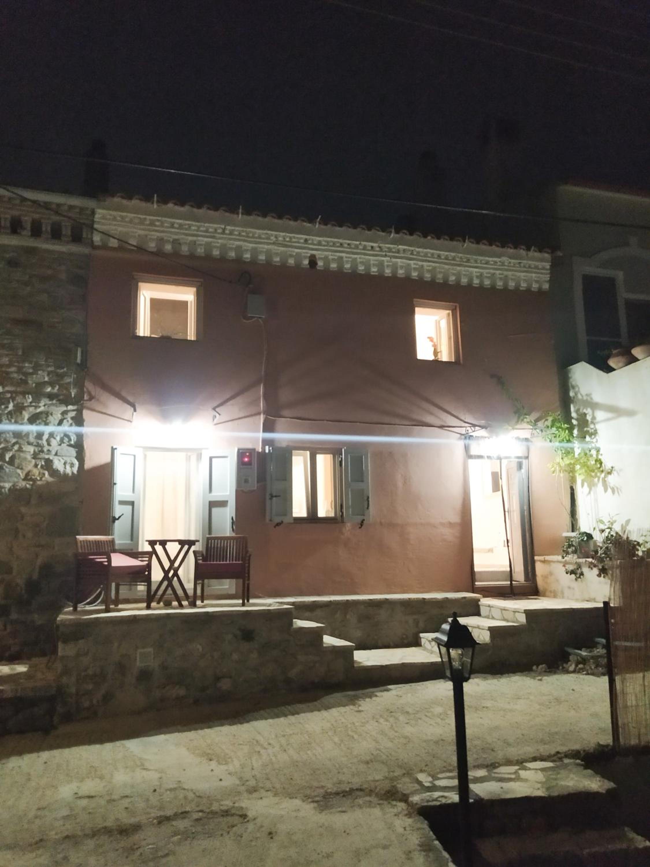 Totolos home in Lazaratika Corfu view 3