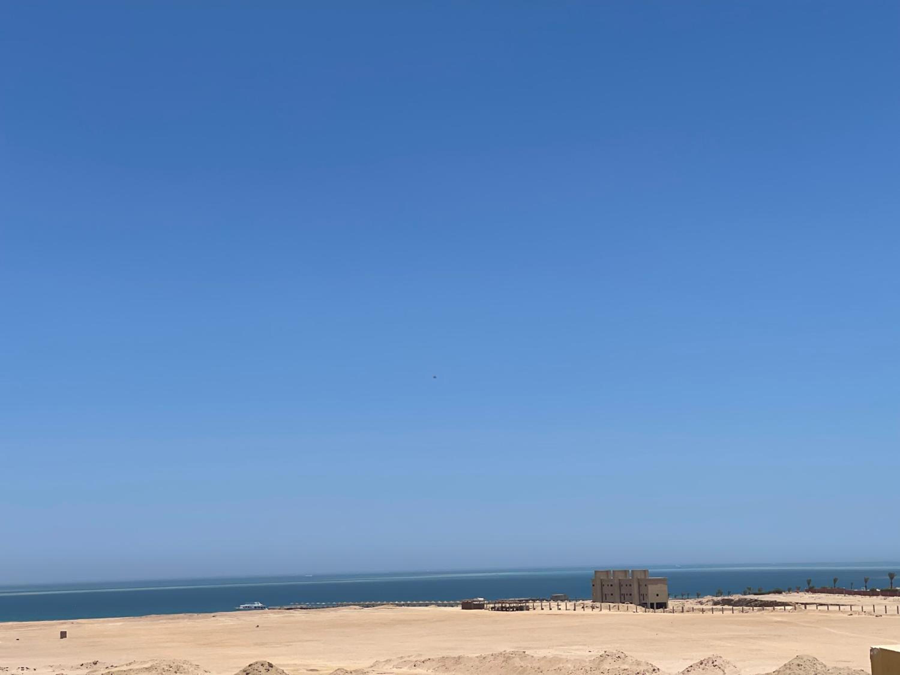 Wavesong Whispers flat where you can enjoy seaview with the best price and enjoy speedy wifi