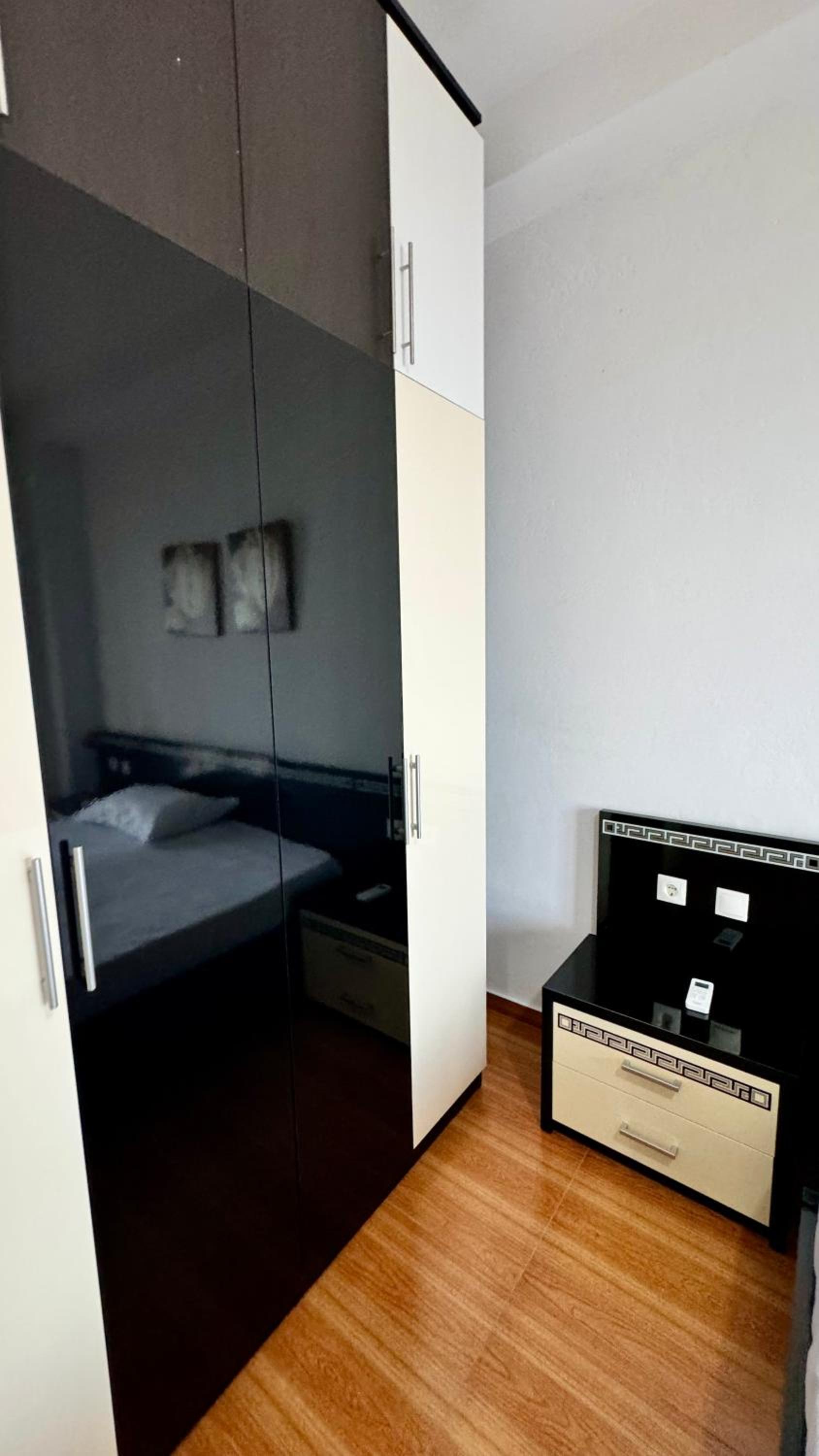 Red Infinity SeaView Apartment Saranda