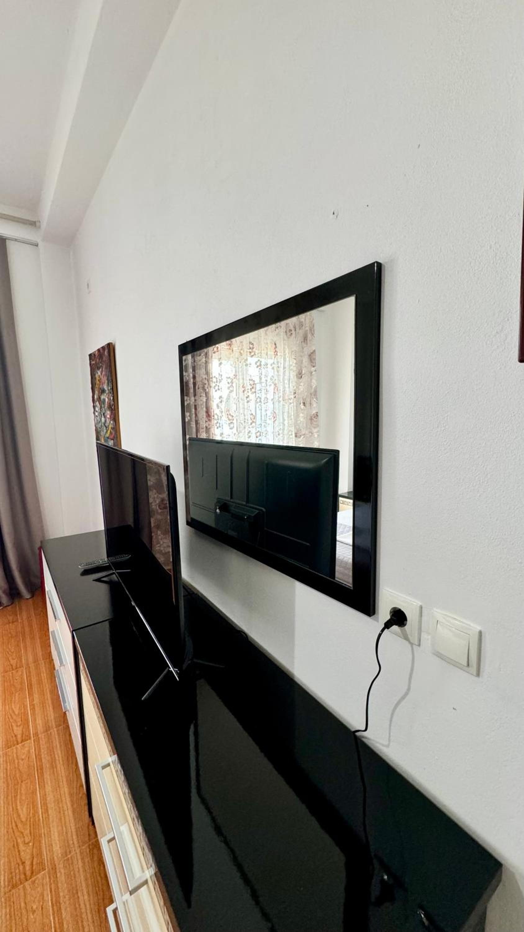 Red Infinity SeaView Apartment Saranda