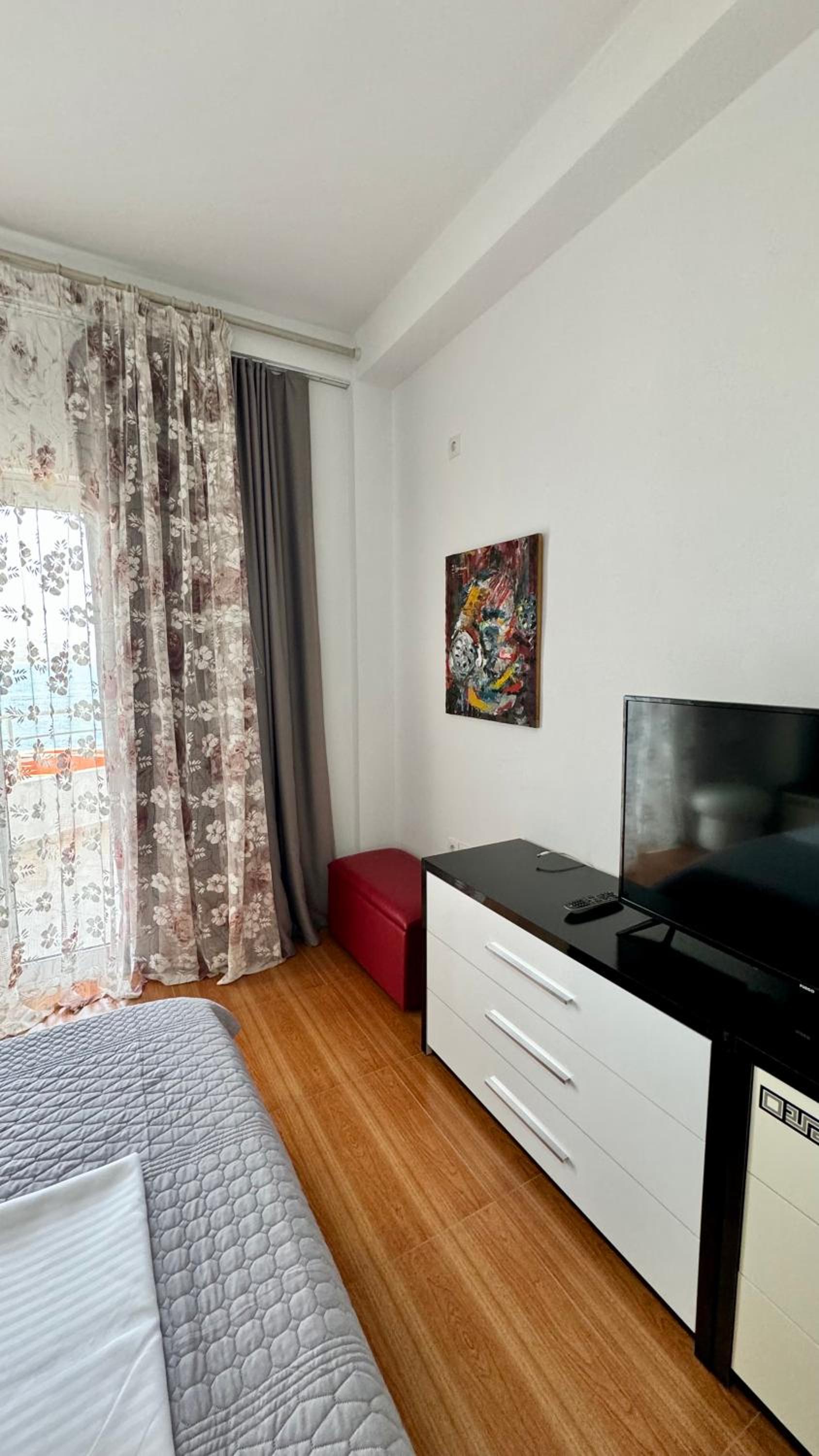 Red Infinity SeaView Apartment Saranda