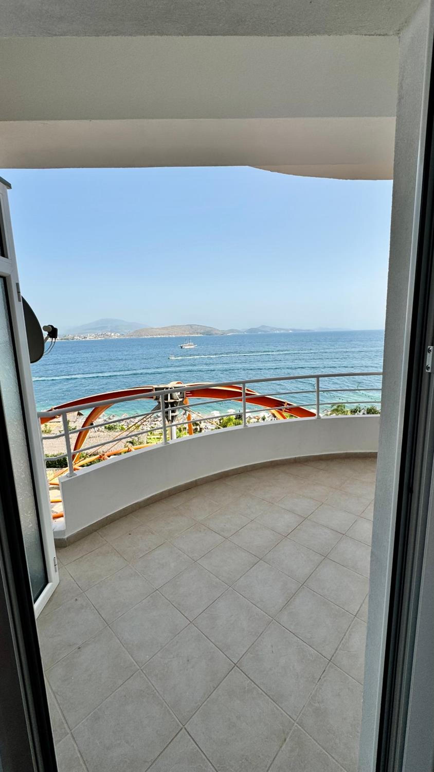 Red Infinity SeaView Apartment Saranda