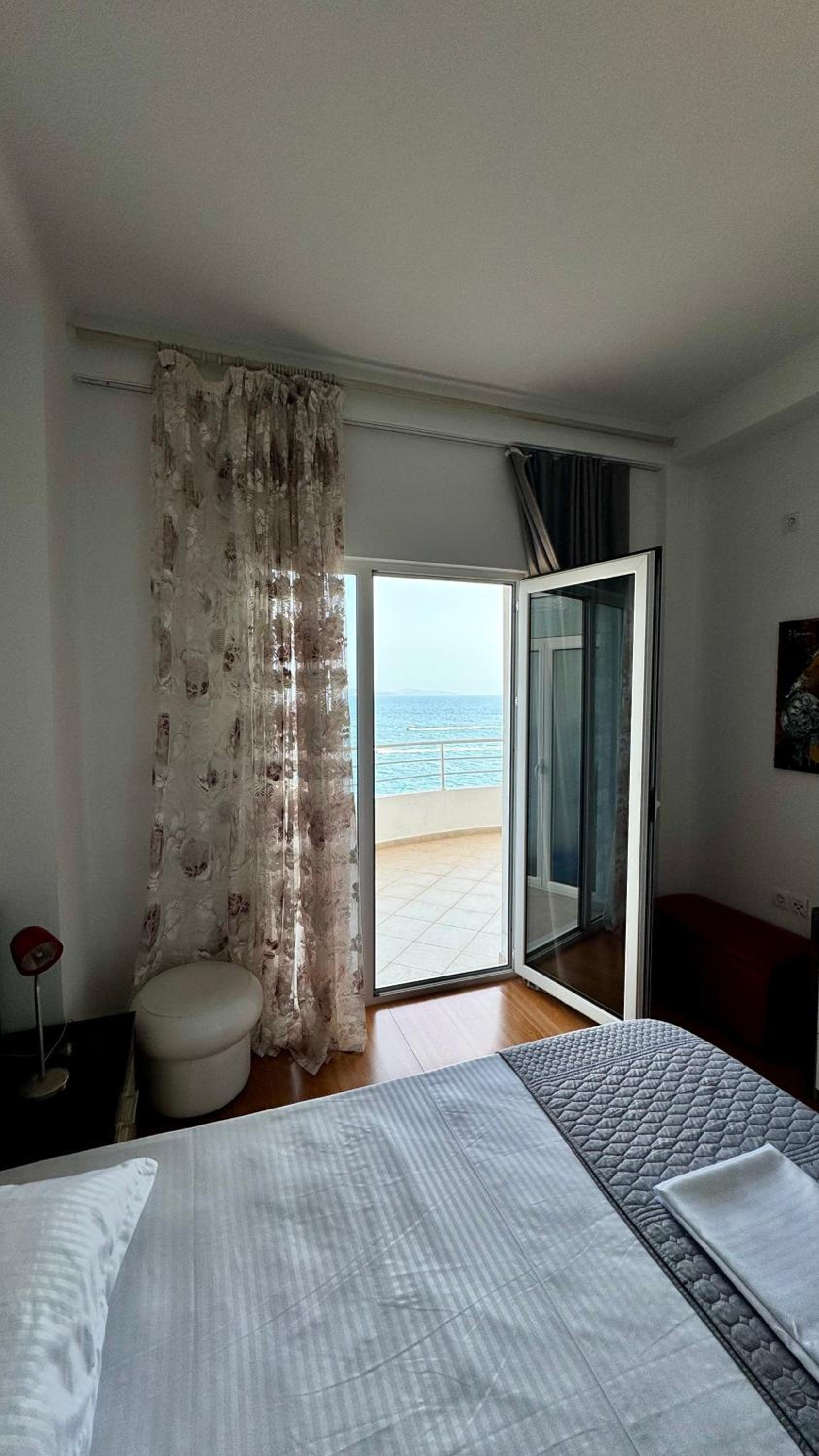 Red Infinity SeaView Apartment Saranda
