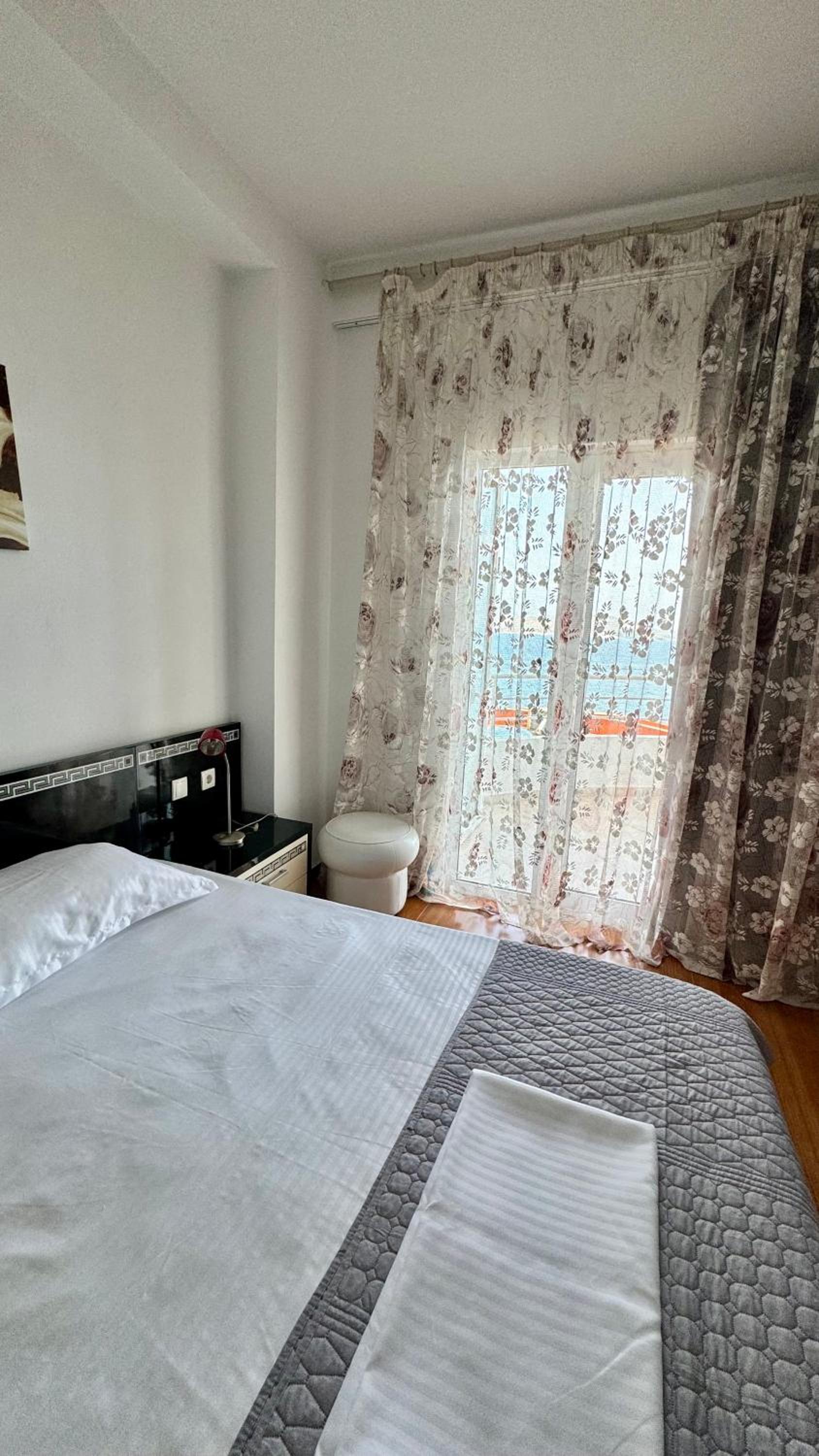Red Infinity SeaView Apartment Saranda