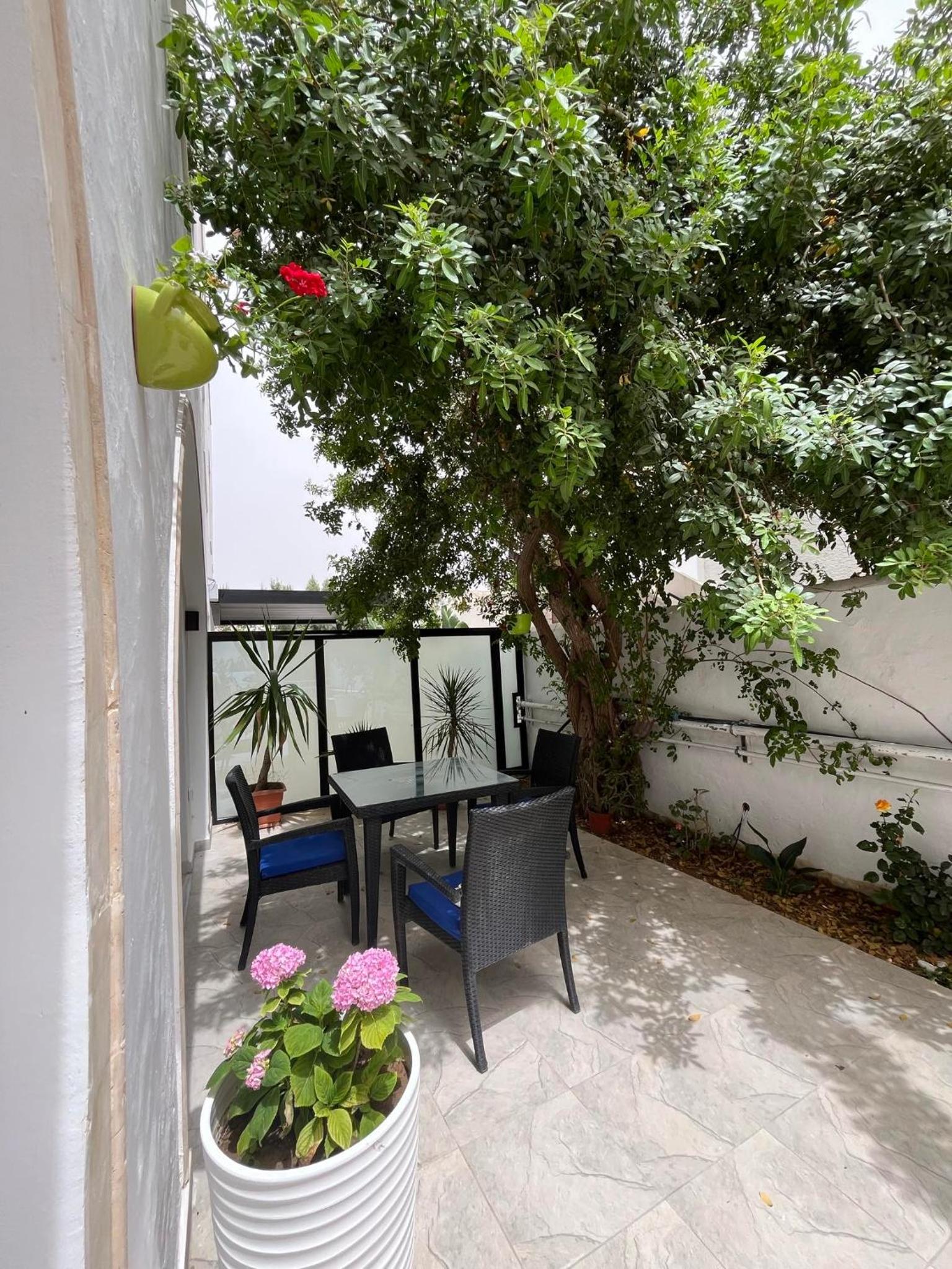 Luxueux Appartement 70m2-Rez de chaussée- pied dans l'eau-10 m de la Piscine collective- centre ville d'Hammamet,dans la partie residentielle de l'hôtel Da view 4